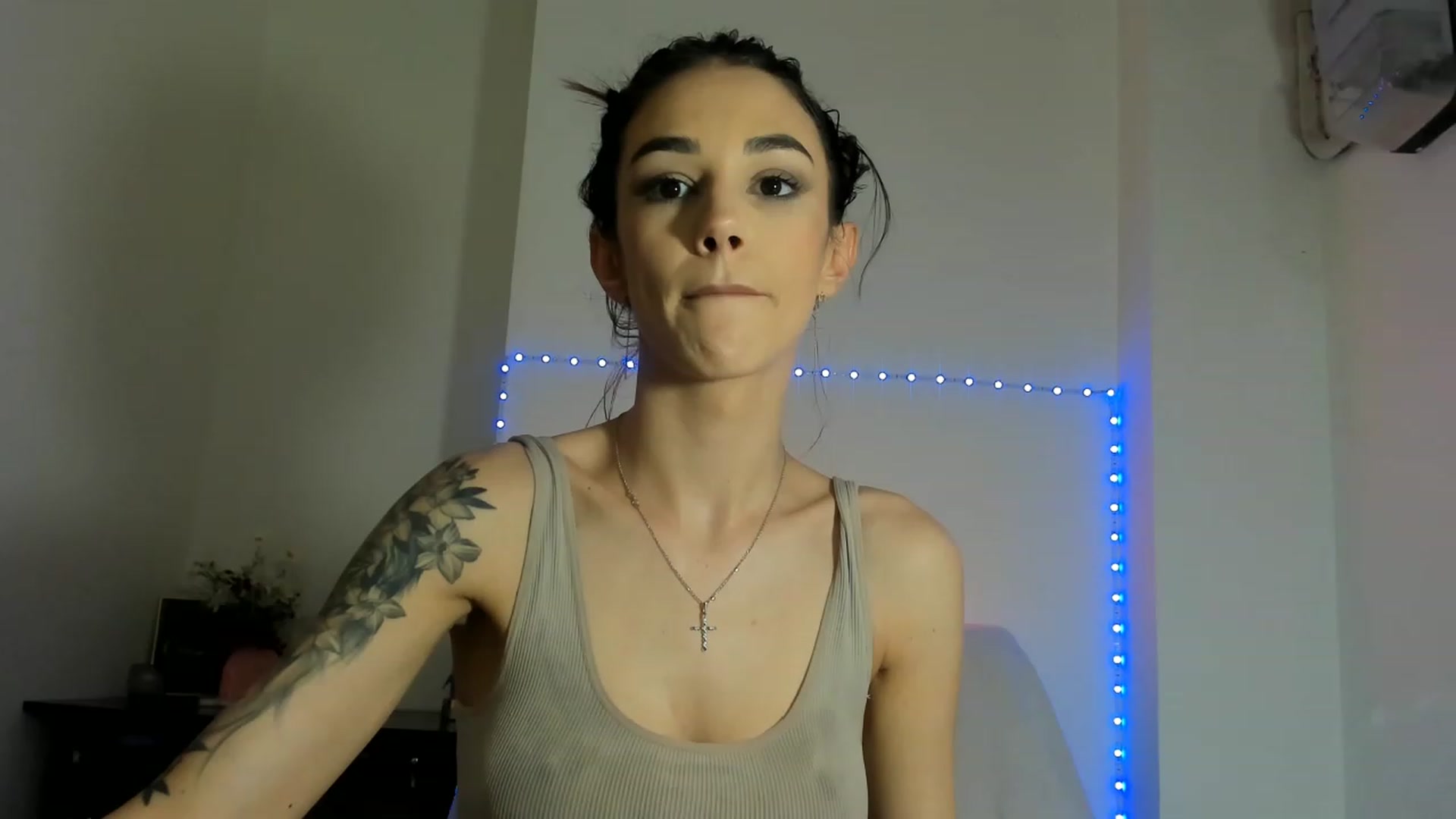 Gallery image thumbnail from Fallingdevil's myfreecams stream on, 01/30/2023, 13:24 image 11 of 20