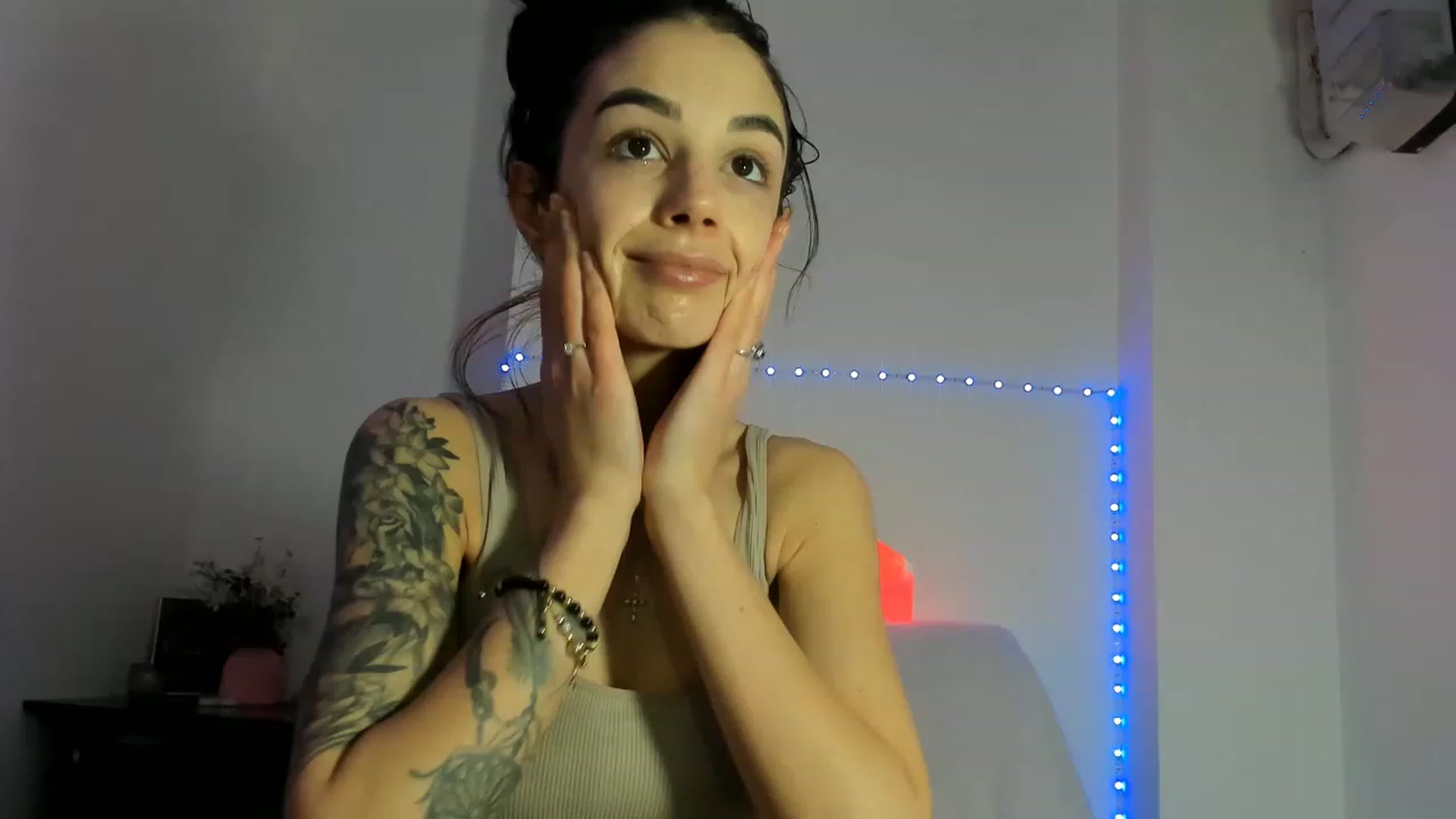 Gallery image thumbnail from Fallingdevil's myfreecams stream on, 01/30/2023, 13:24 image 16 of 20