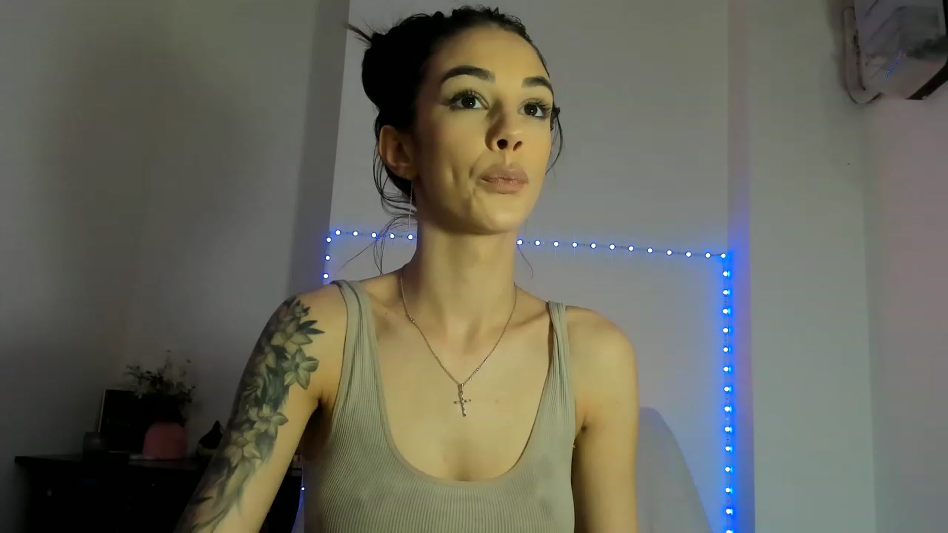 Gallery image thumbnail from Fallingdevil's myfreecams stream on, 01/30/2023, 13:24 image 10 of 20