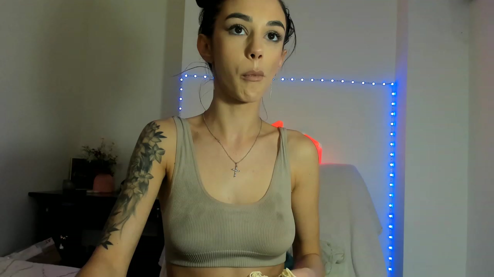 Gallery image thumbnail from Fallingdevil's myfreecams stream on, 01/30/2023, 13:24 image 4 of 20