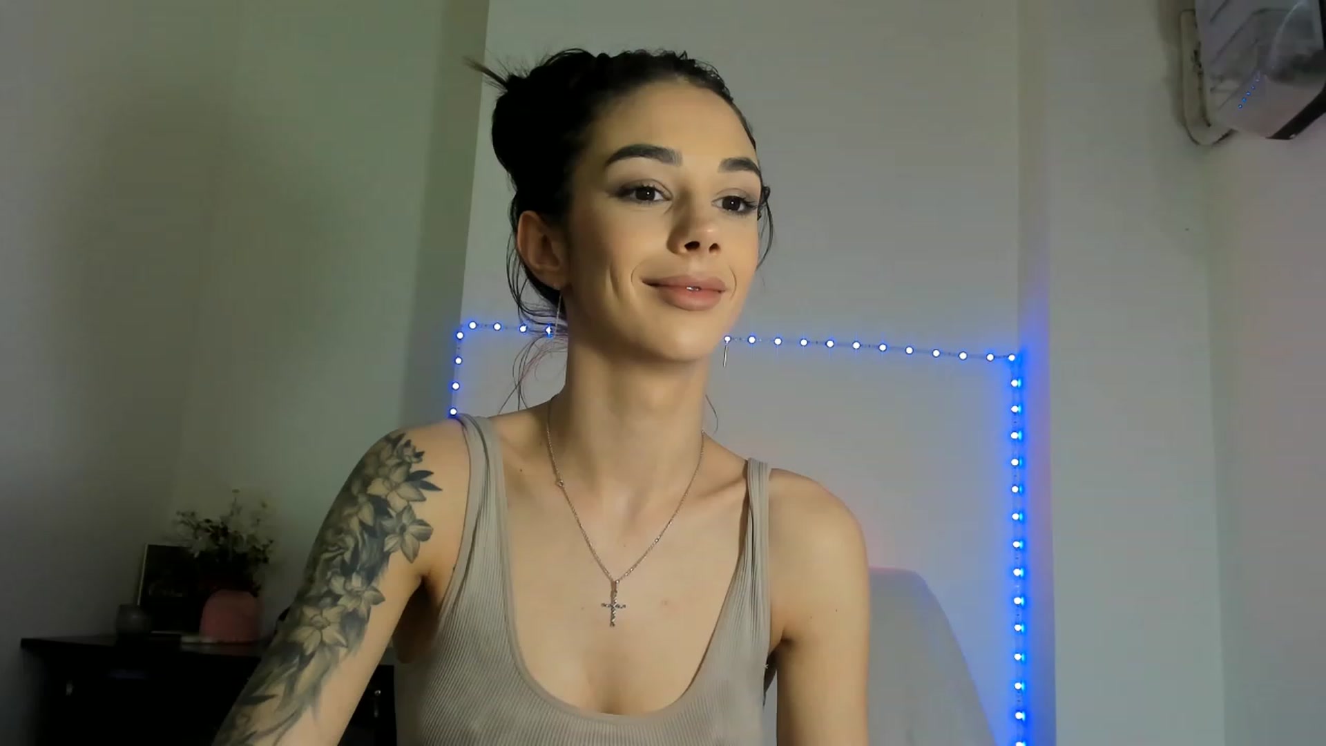 Gallery image thumbnail from Fallingdevil's myfreecams stream on, 01/30/2023, 13:24 image 12 of 20
