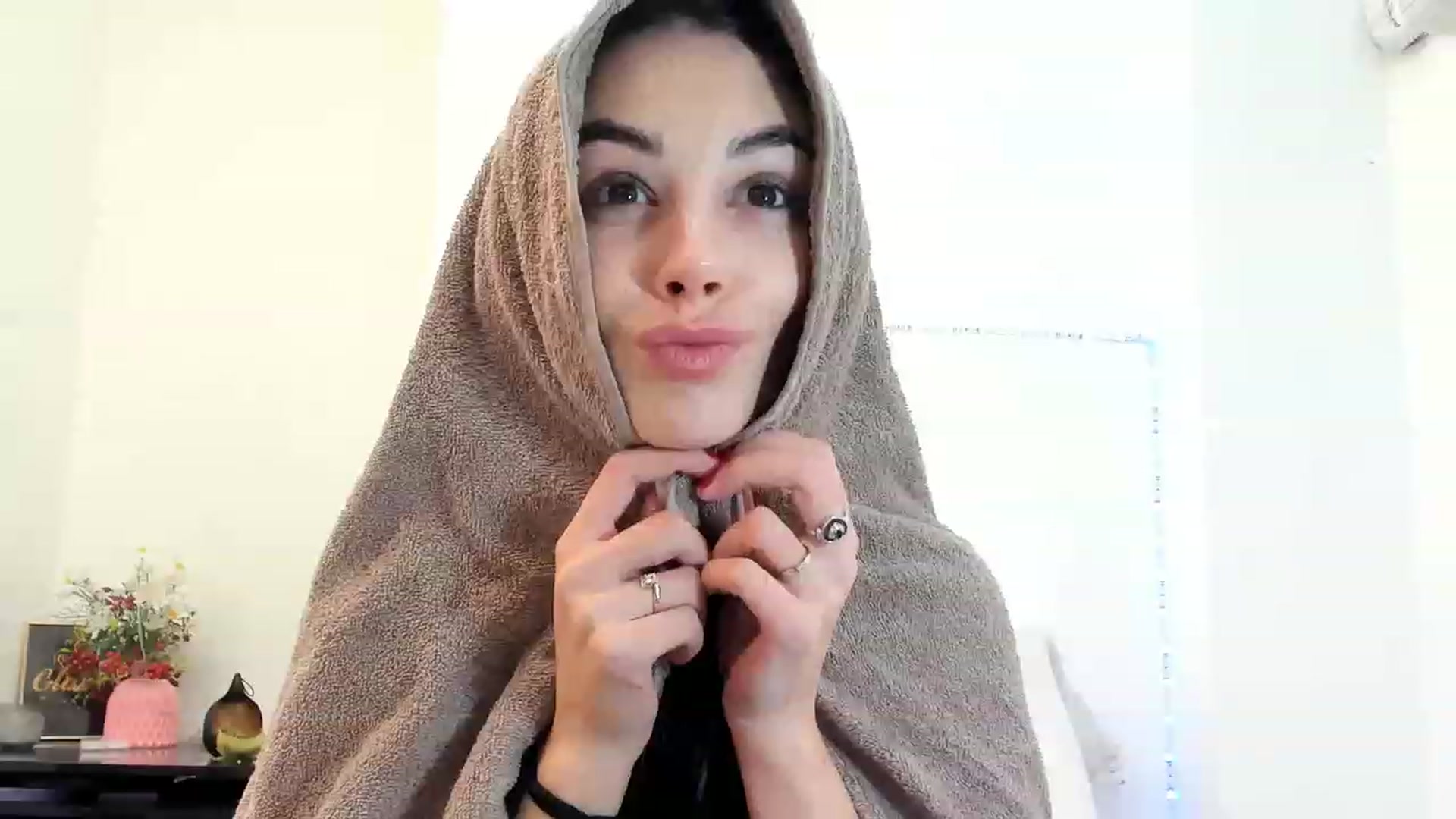 Gallery image thumbnail from Fallingdevil's myfreecams stream on, 01/31/2023, 12:05 image 19 of 20
