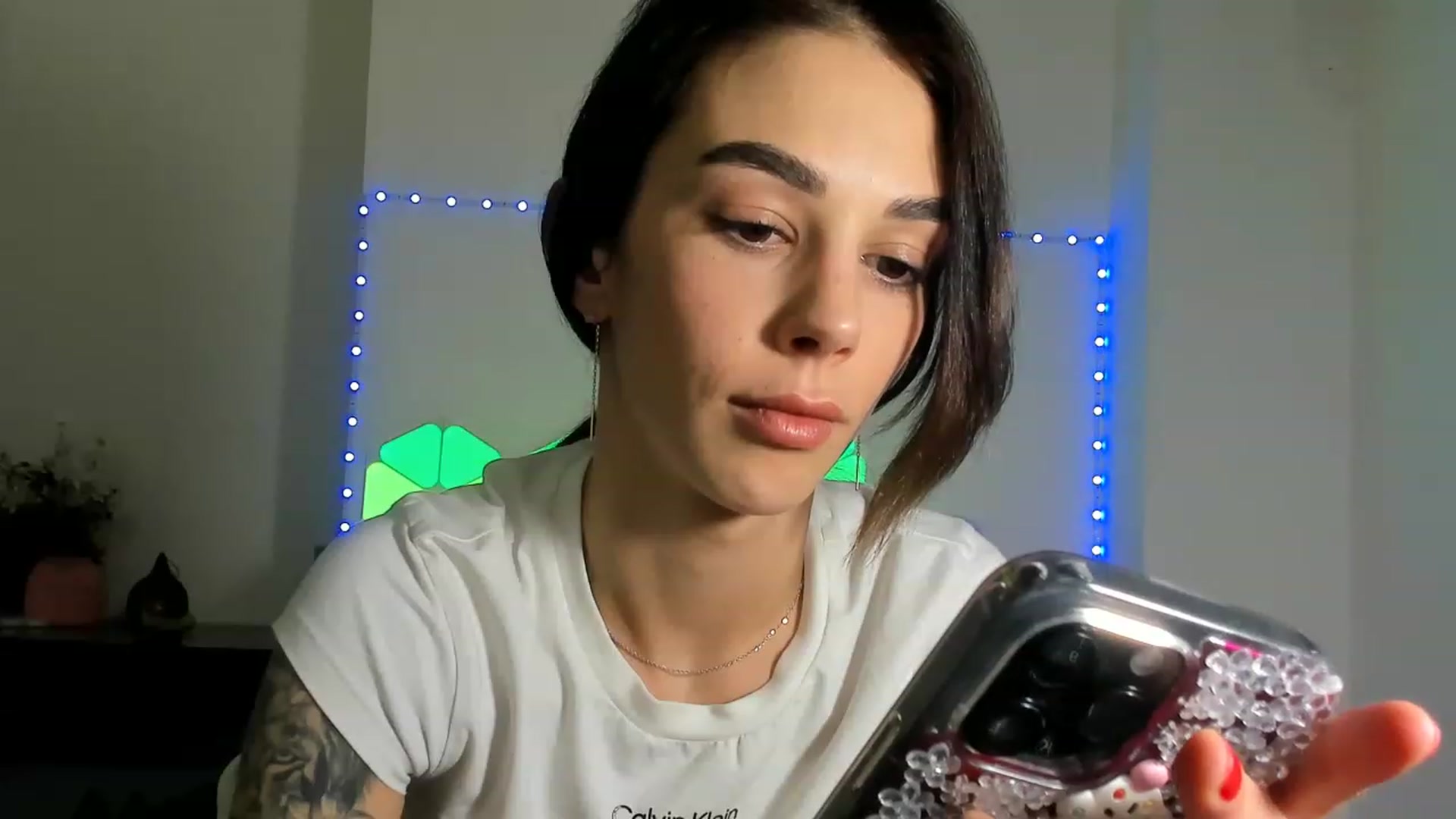 Gallery image thumbnail from Fallingdevil's myfreecams stream on, 01/31/2023, 14:39 image 19 of 20