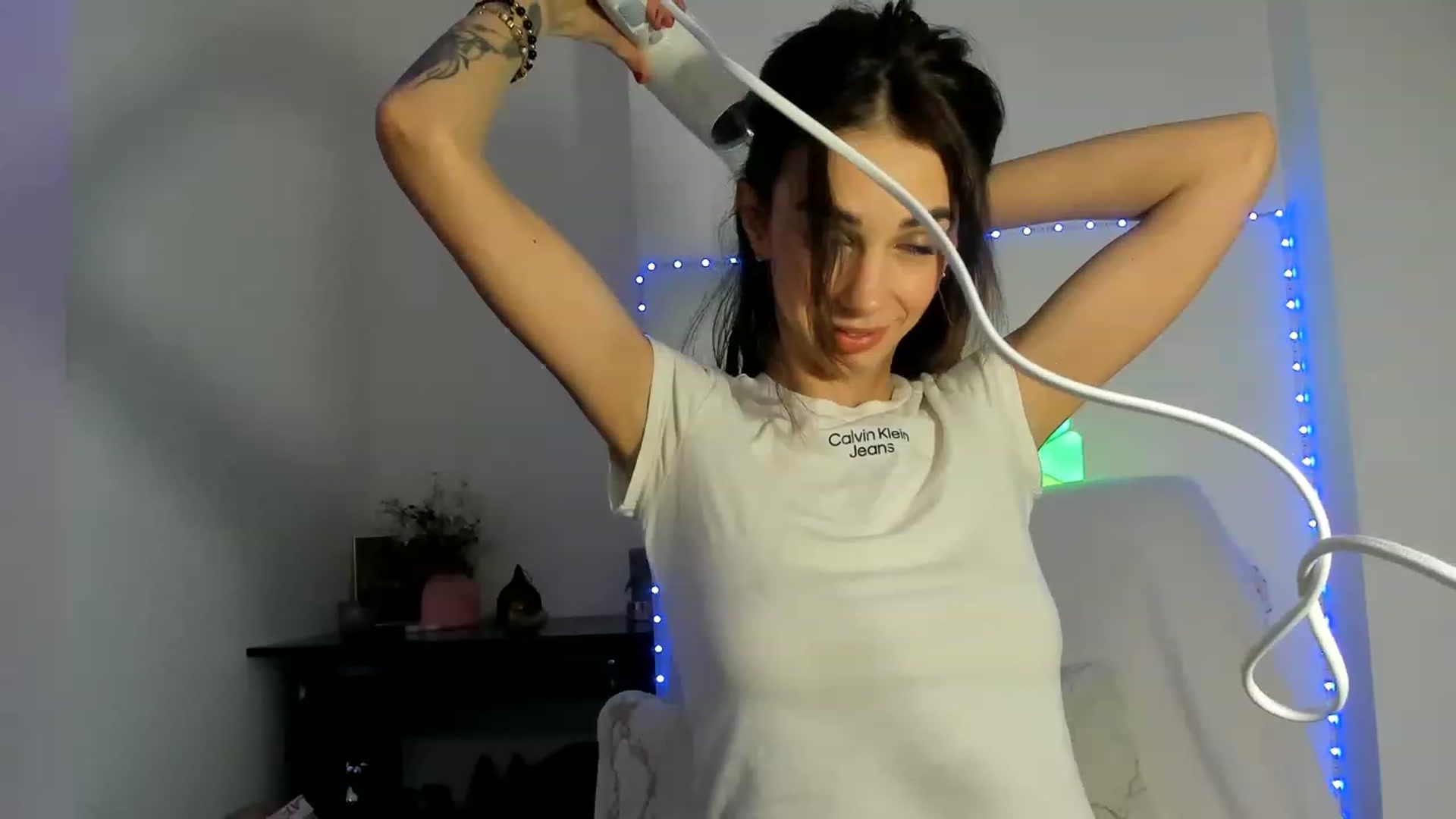 Gallery image thumbnail from Fallingdevil's myfreecams stream on, 01/31/2023, 14:39 image 8 of 20