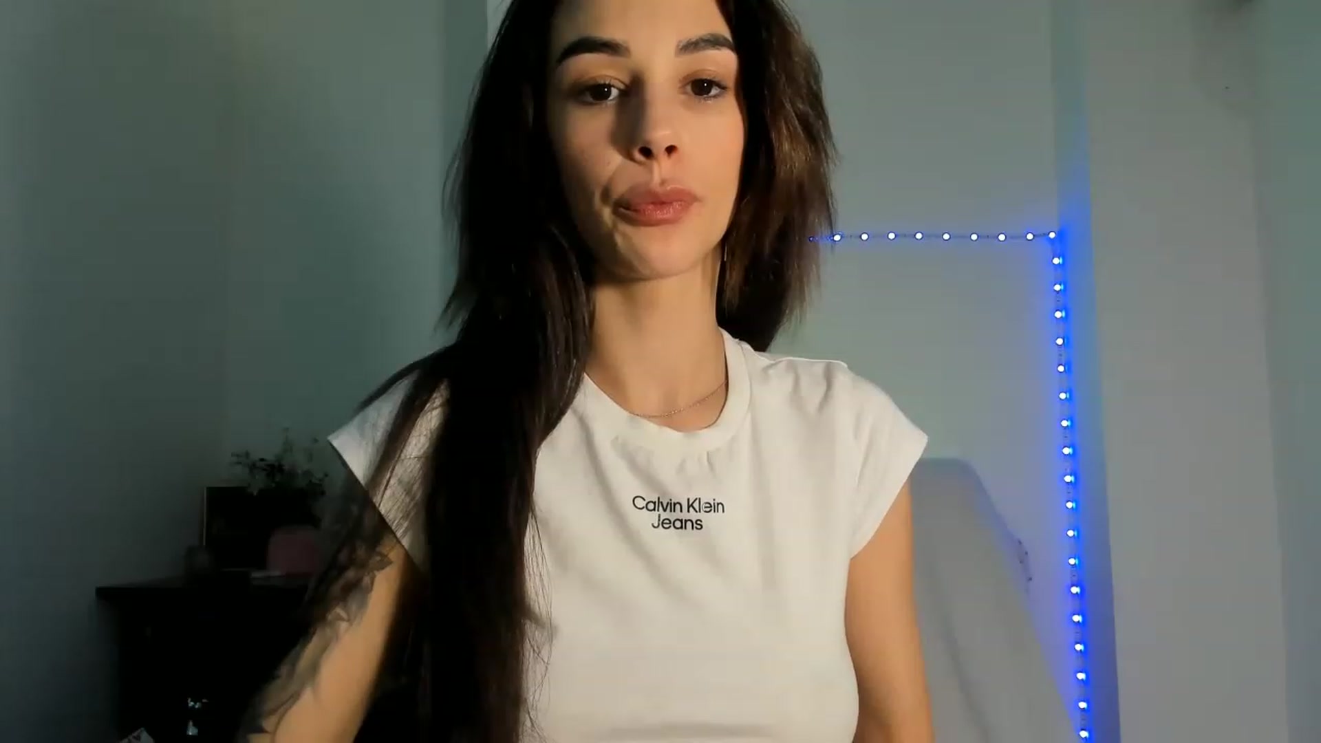 Gallery image thumbnail from Fallingdevil's myfreecams stream on, 01/31/2023, 14:39 image 12 of 20