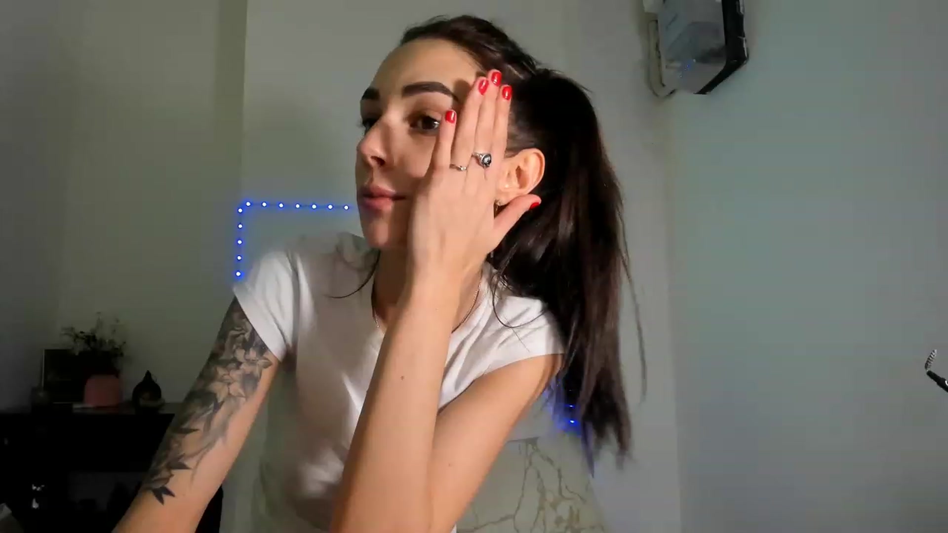 Gallery image thumbnail from Fallingdevil's myfreecams stream on, 01/31/2023, 16:56 image 18 of 20
