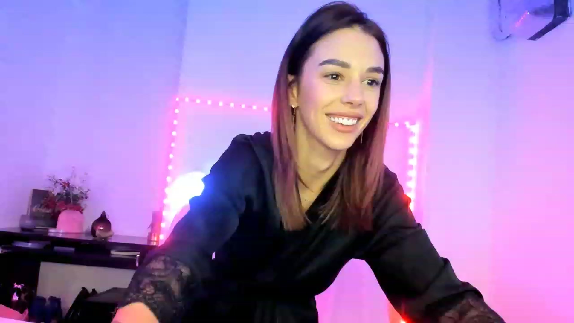 Gallery image thumbnail from Fallingdevil's myfreecams stream on, 02/02/2023, 12:06 image 14 of 20