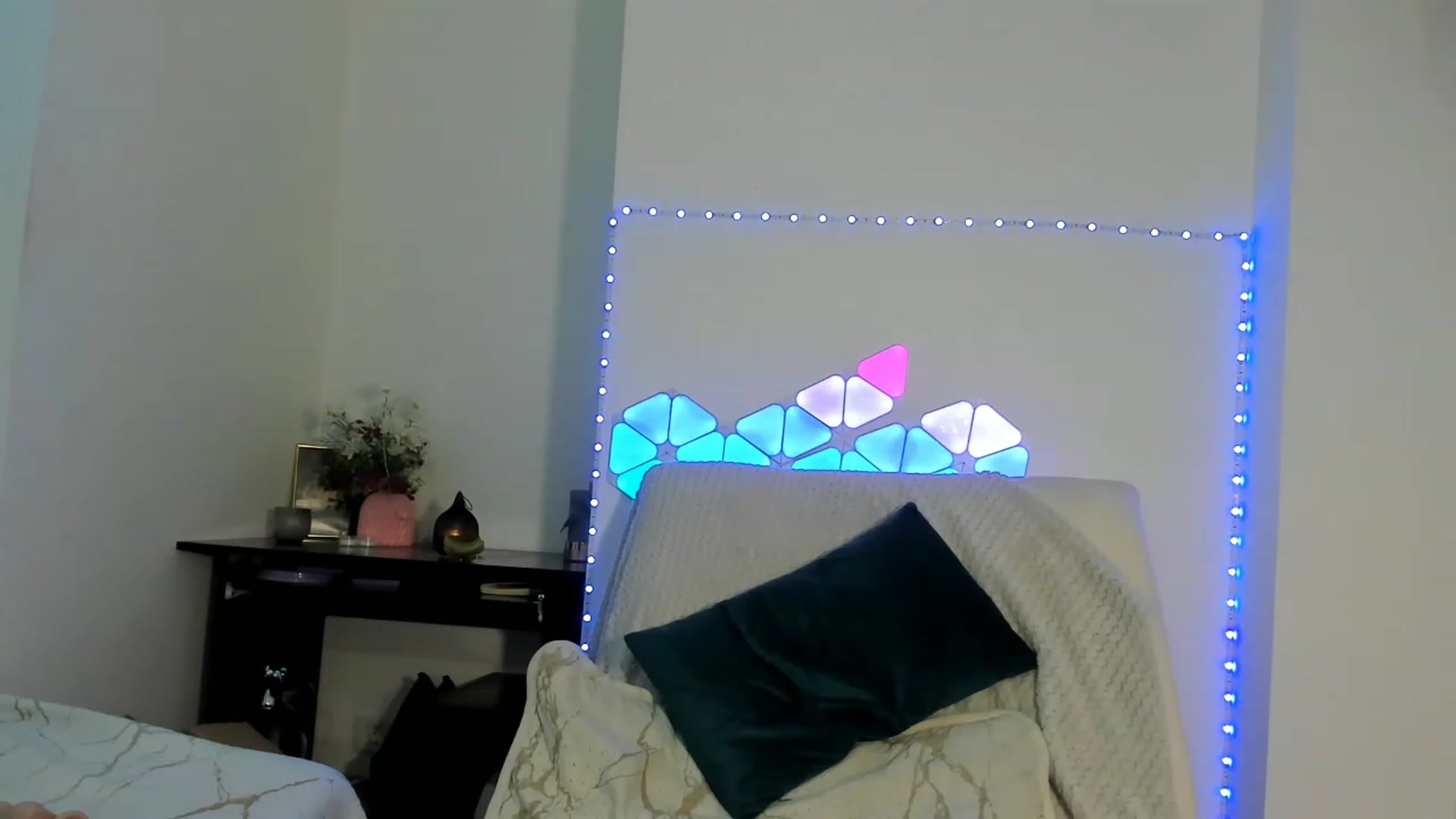 Gallery image thumbnail from Fallingdevil's myfreecams stream on, 02/07/2023, 10:10 image 20 of 20