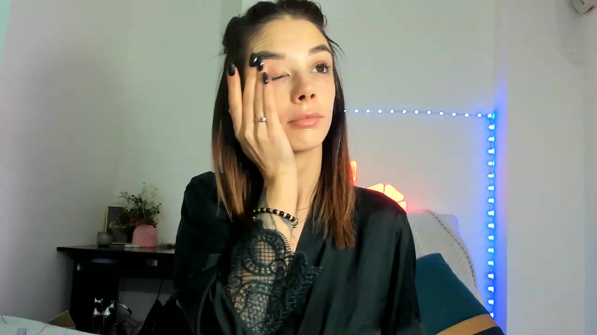 Gallery image thumbnail from Fallingdevil's myfreecams stream on, 02/14/2023, 15:47 image 16 of 20
