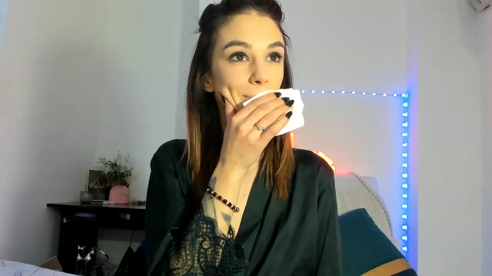Gallery image thumbnail from Fallingdevil's myfreecams stream on, 02/14/2023, 15:47 image 14 of 20