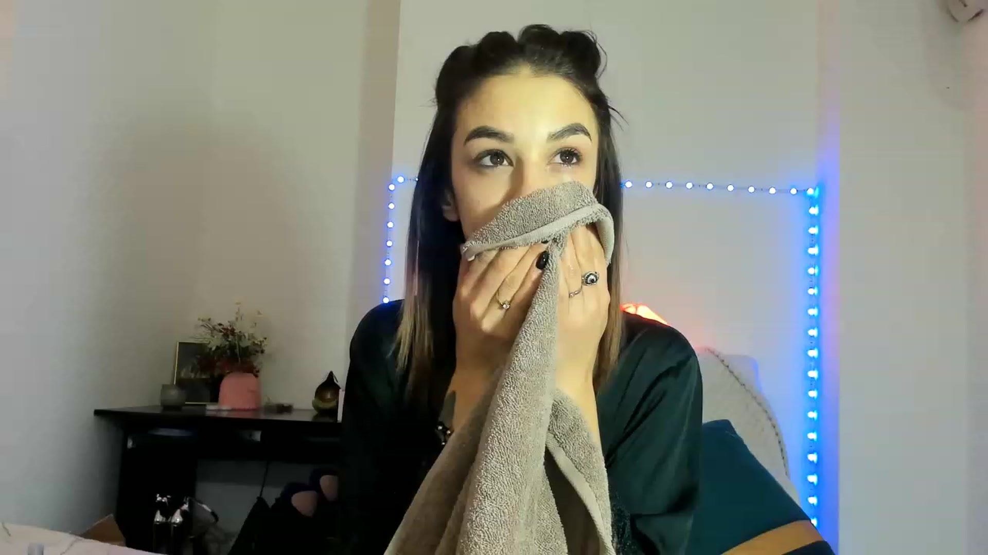 Gallery image thumbnail from Fallingdevil's myfreecams stream on, 02/14/2023, 15:47 image 15 of 20