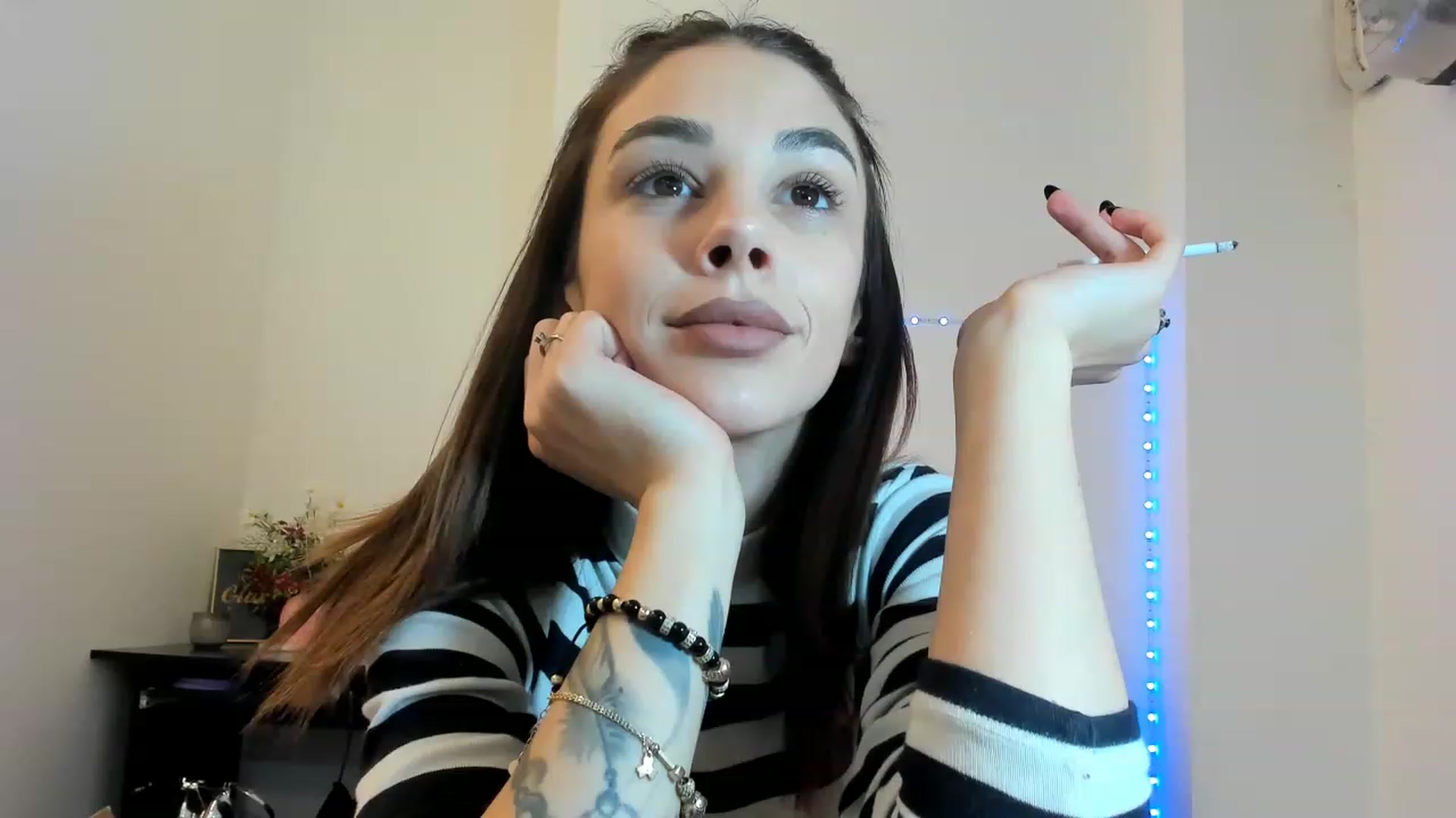 Gallery image thumbnail from Fallingdevil's myfreecams stream on, 02/15/2023, 08:32 image 6 of 20