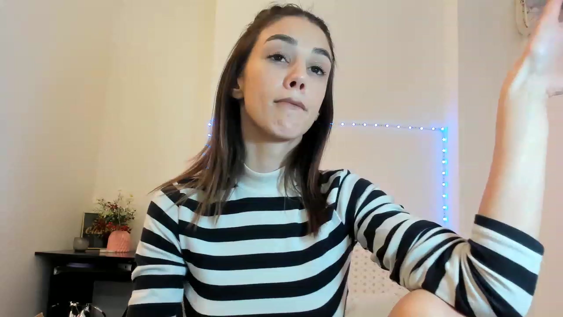 Gallery image thumbnail from Fallingdevil's myfreecams stream on, 02/15/2023, 08:32 image 9 of 20
