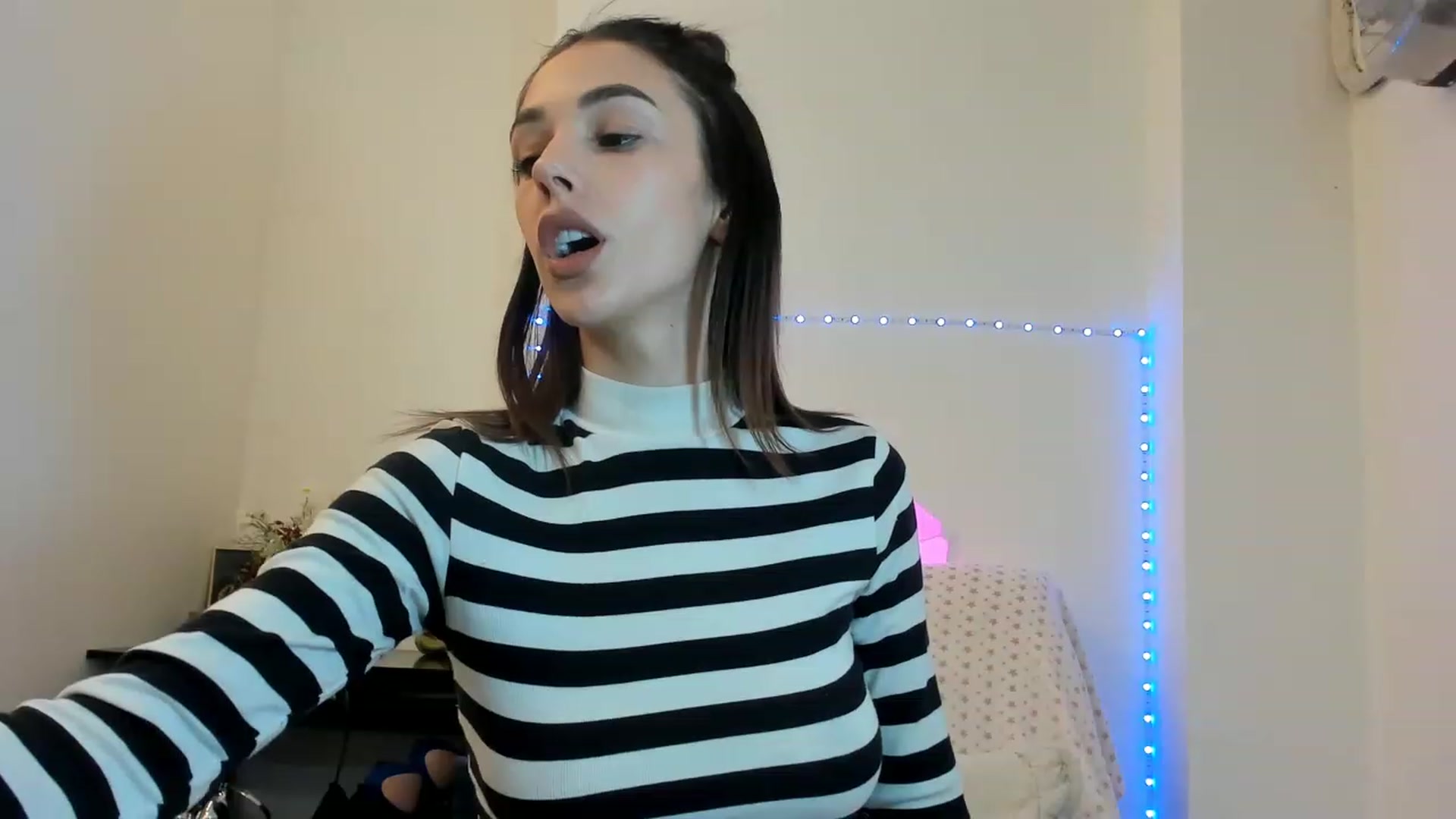 Gallery image thumbnail from Fallingdevil's myfreecams stream on, 02/15/2023, 08:32 image 18 of 20