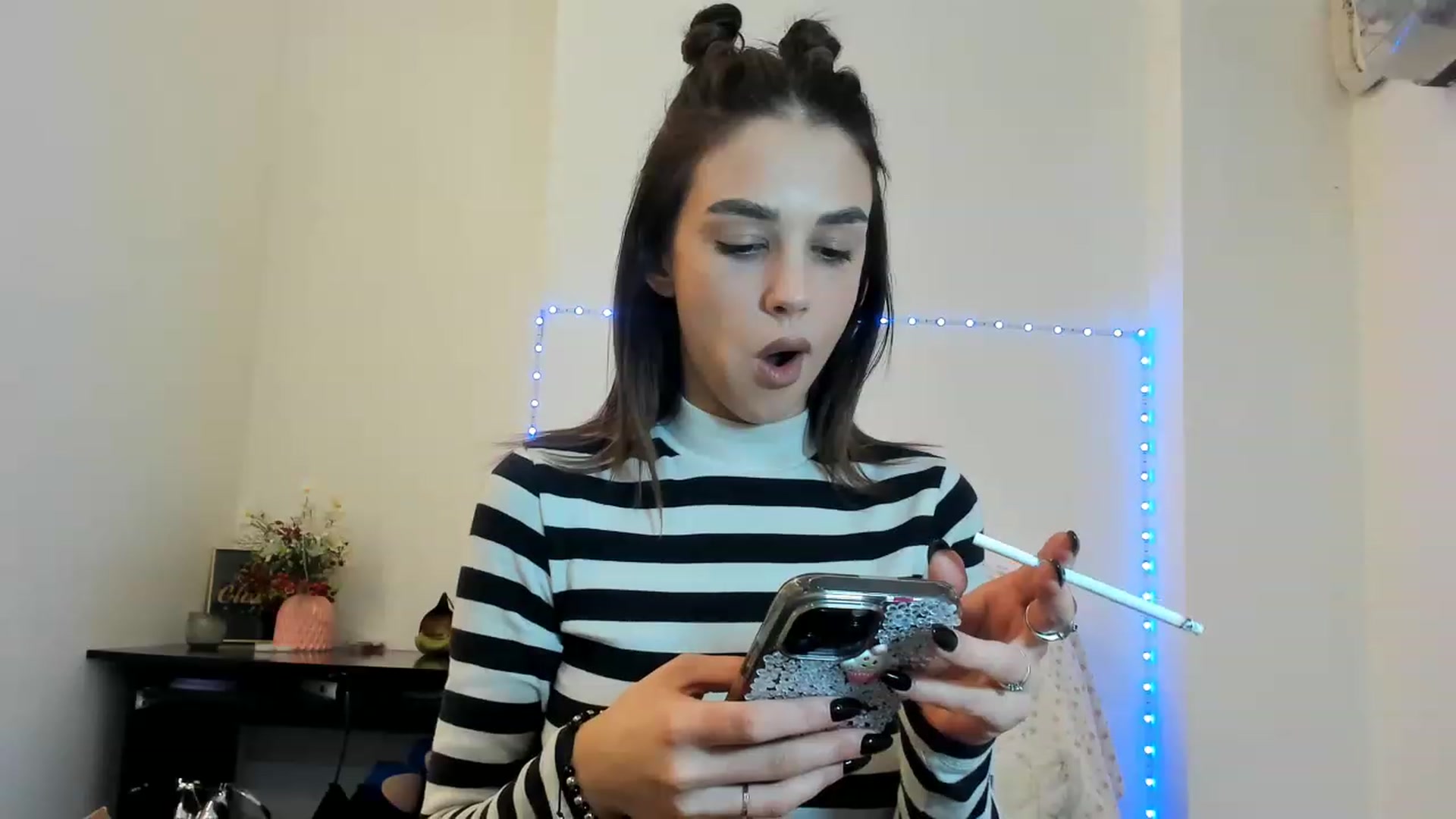 Gallery image thumbnail from Fallingdevil's myfreecams stream on, 02/15/2023, 08:32 image 19 of 20