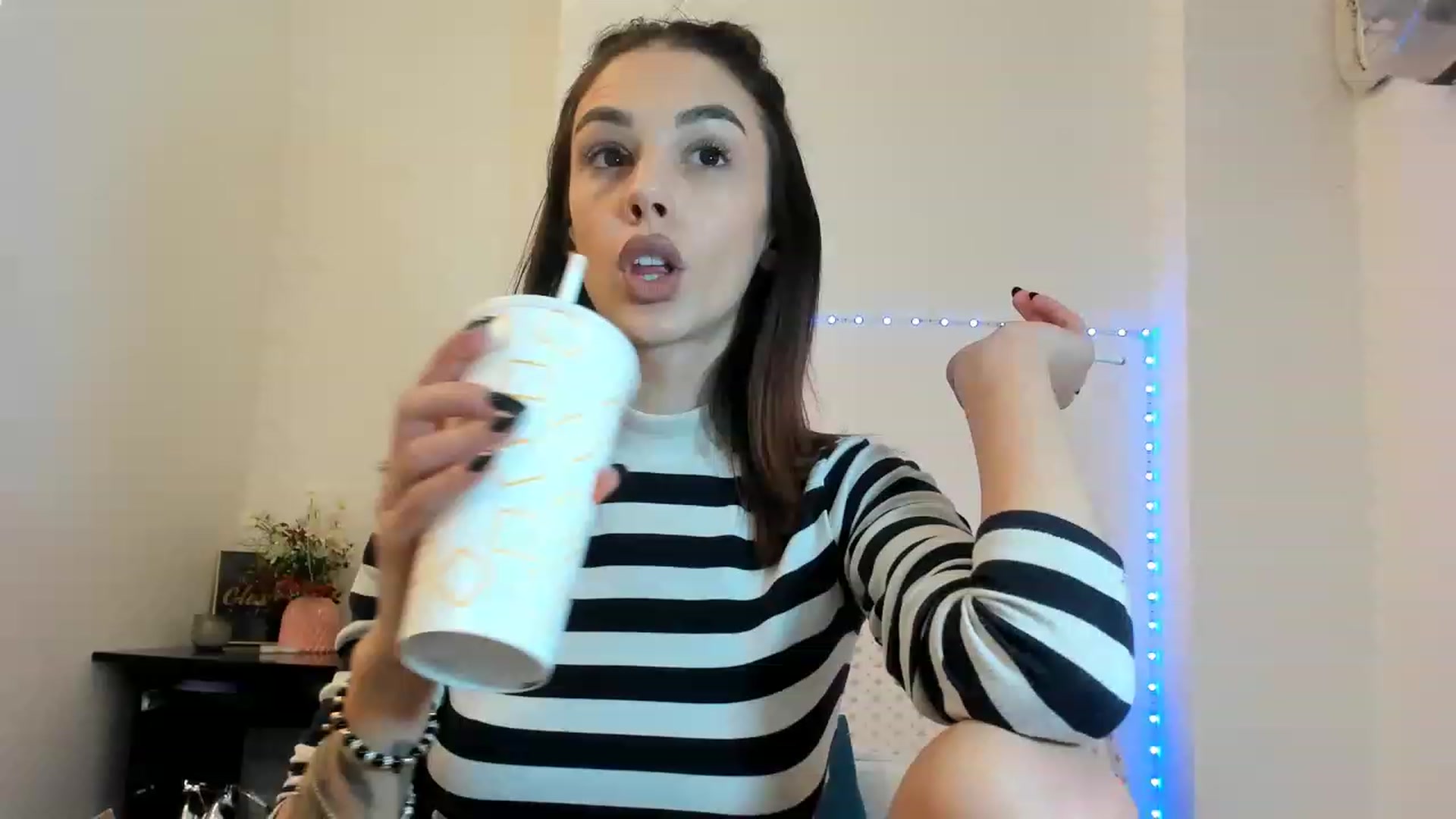 Gallery image thumbnail from Fallingdevil's myfreecams stream on, 02/15/2023, 08:32 image 4 of 20