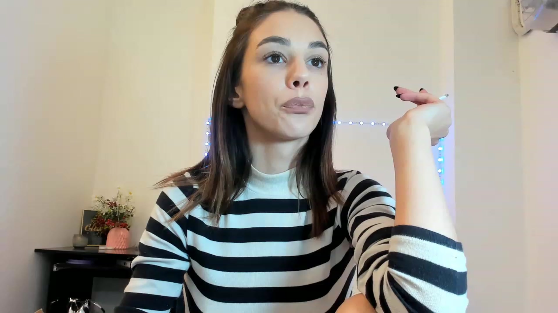 Gallery image thumbnail from Fallingdevil's myfreecams stream on, 02/15/2023, 08:32 image 7 of 20