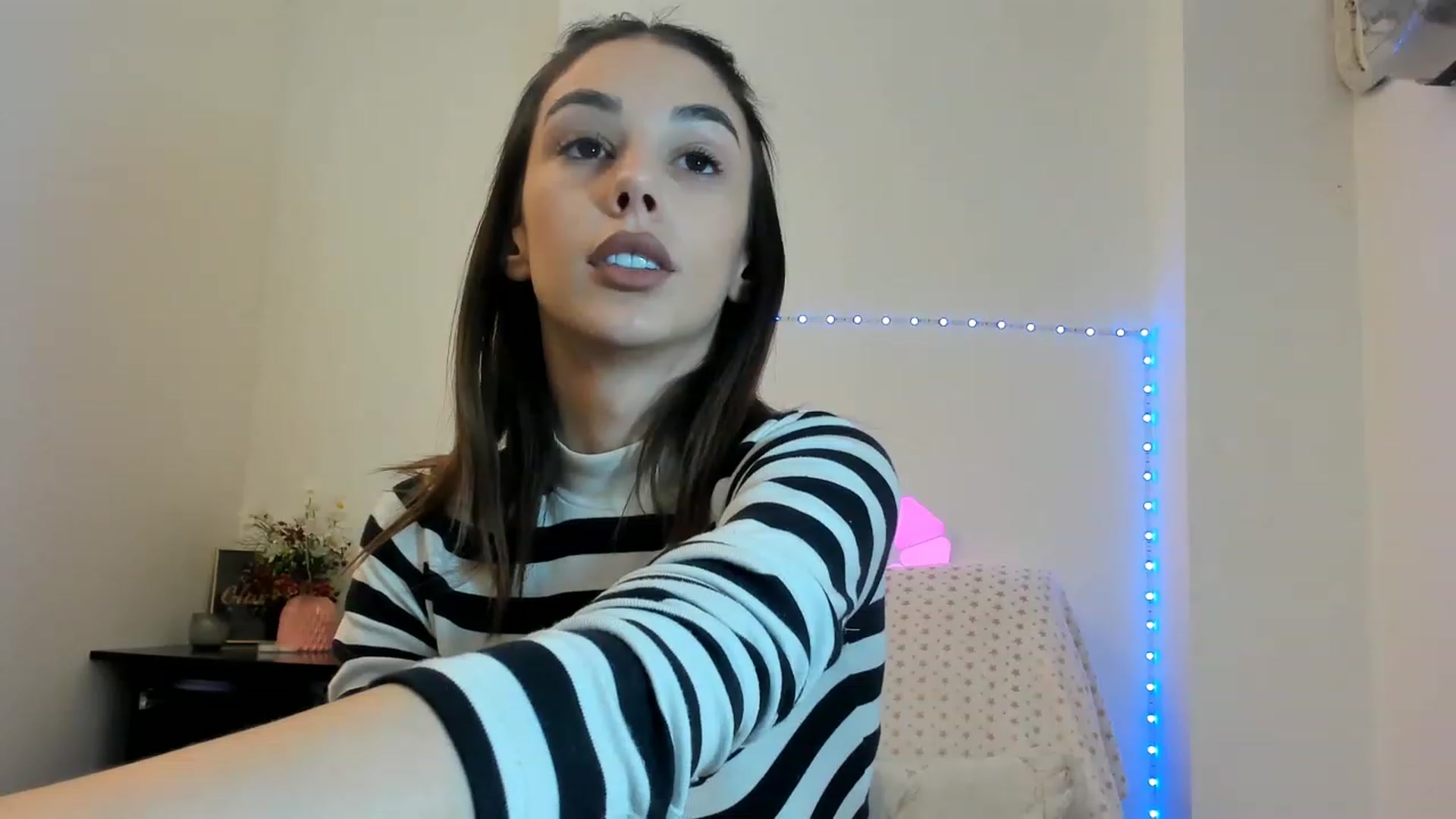 Gallery image thumbnail from Fallingdevil's myfreecams stream on, 02/15/2023, 08:32 image 10 of 20