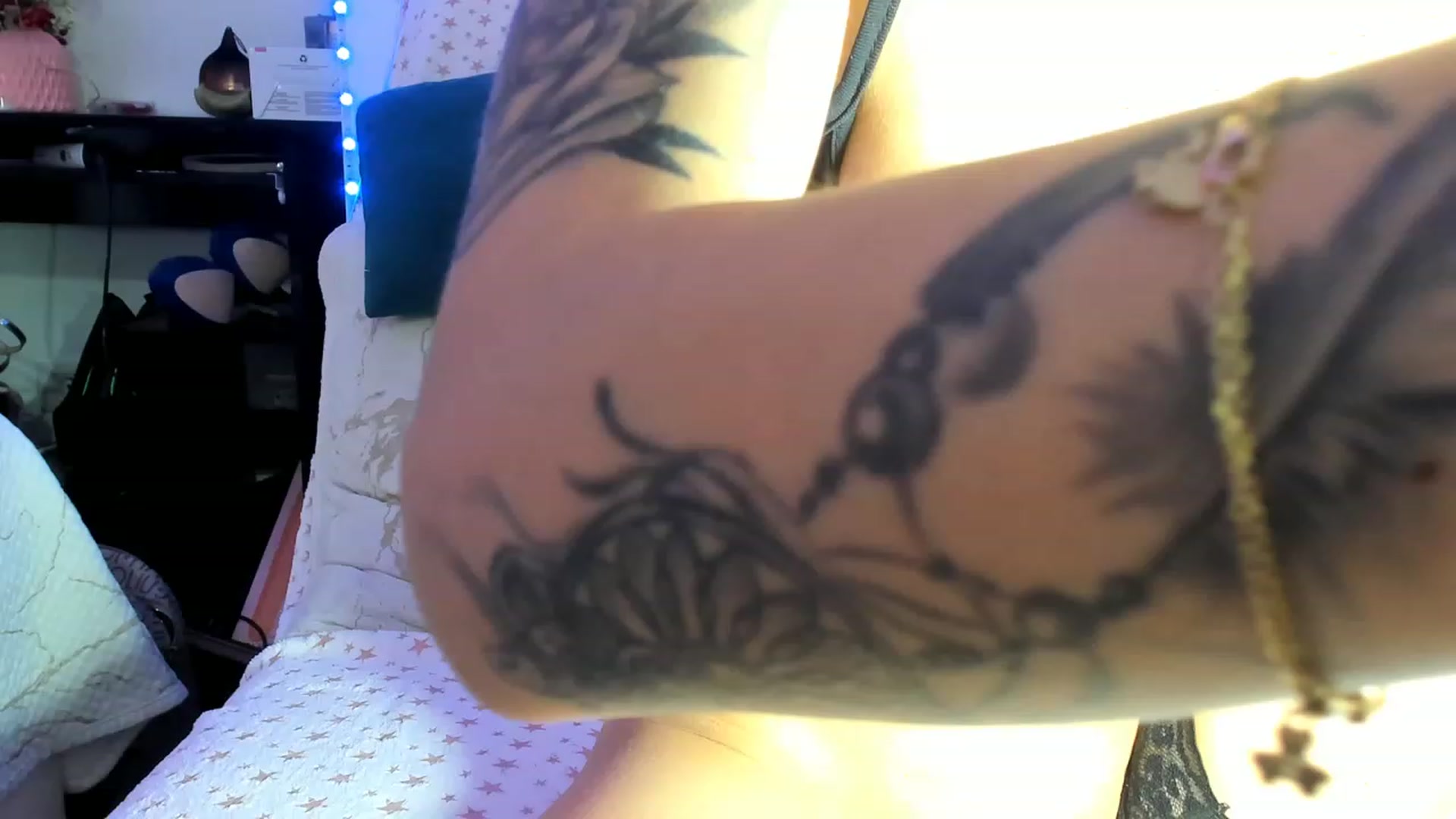 Gallery image thumbnail from Fallingdevil's myfreecams stream on, 02/17/2023, 09:53 image 5 of 20