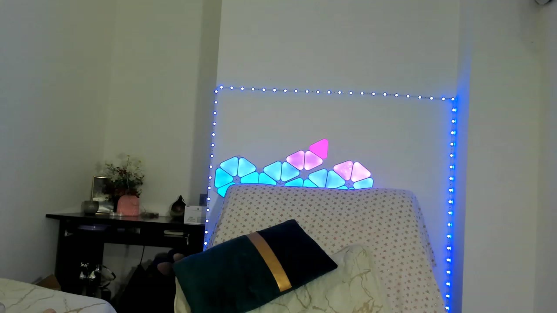 Gallery image thumbnail from Fallingdevil's myfreecams stream on, 02/17/2023, 09:53 image 13 of 20