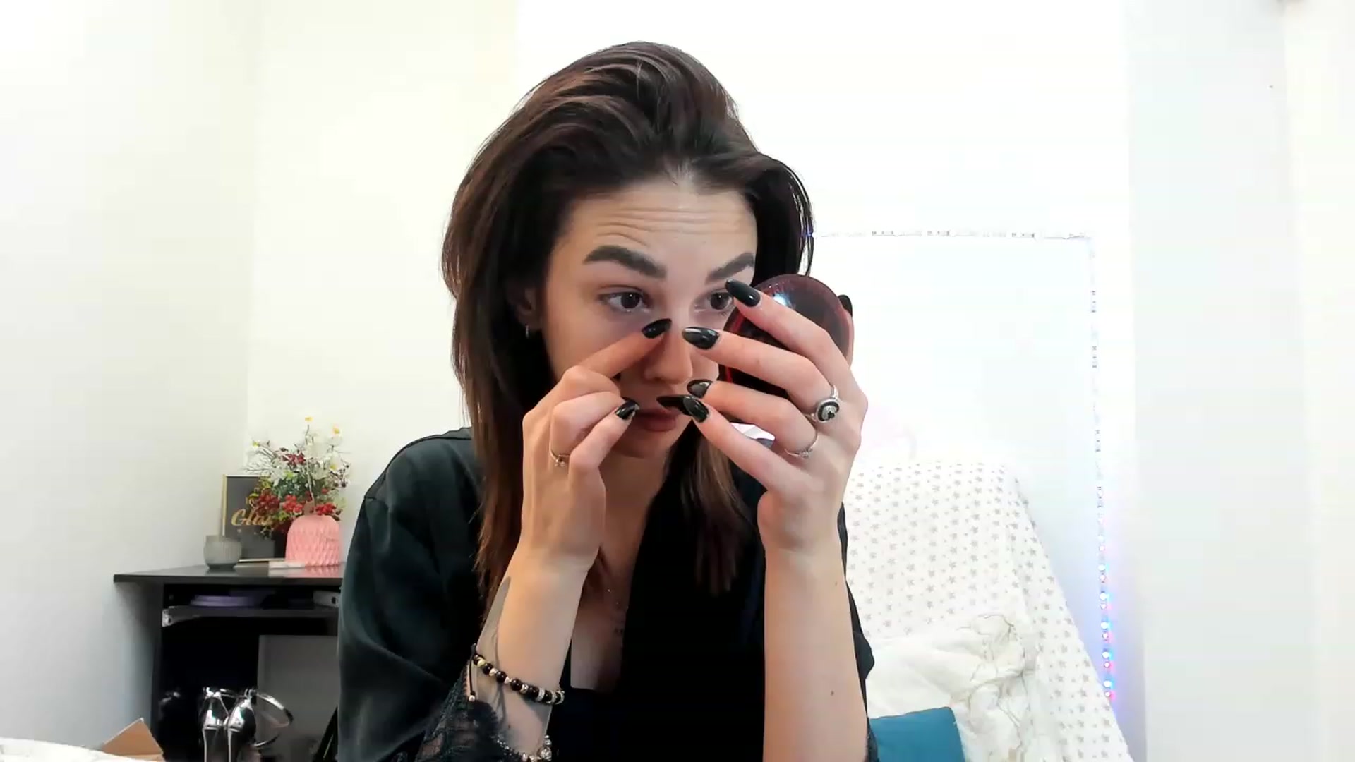 Gallery image thumbnail from Fallingdevil's myfreecams stream on, 02/17/2023, 11:42 image 14 of 20