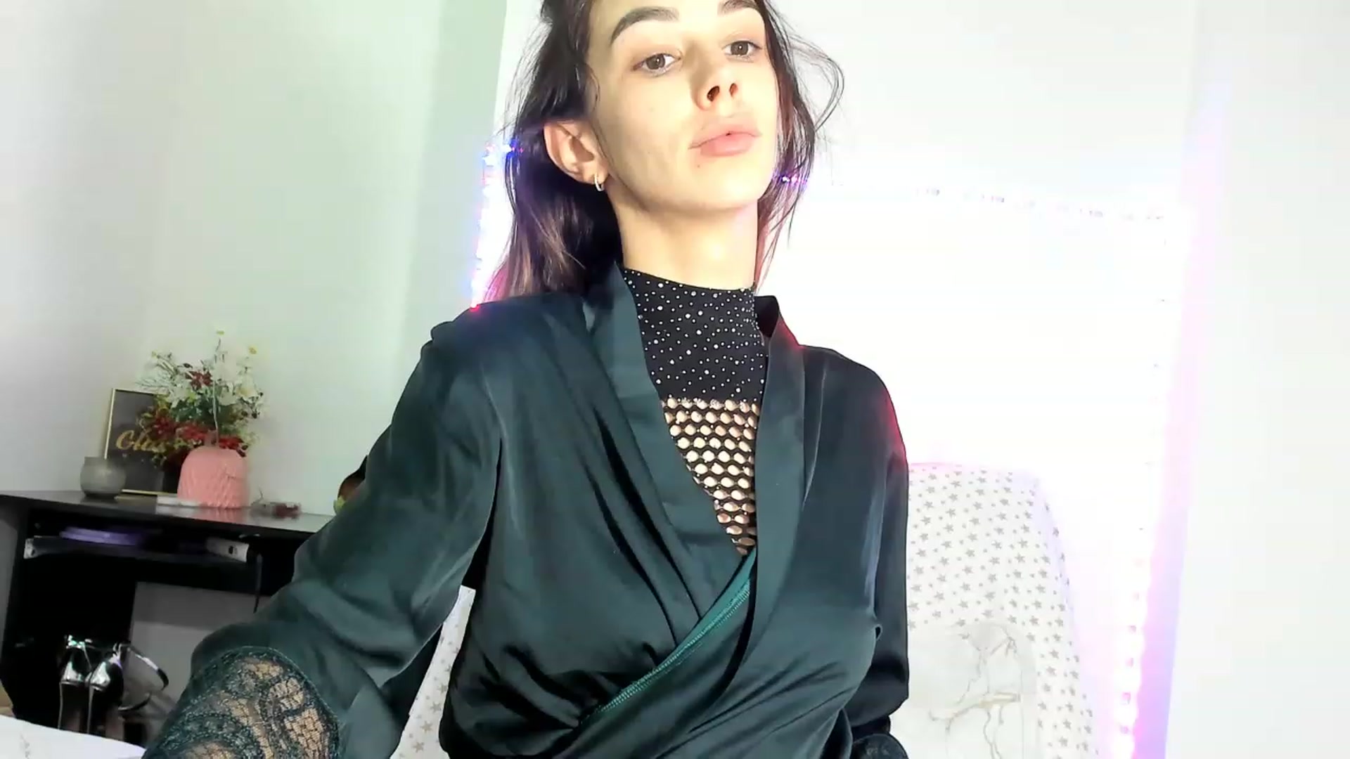 Gallery image thumbnail from Fallingdevil's myfreecams stream on, 02/18/2023, 11:28 image 18 of 20