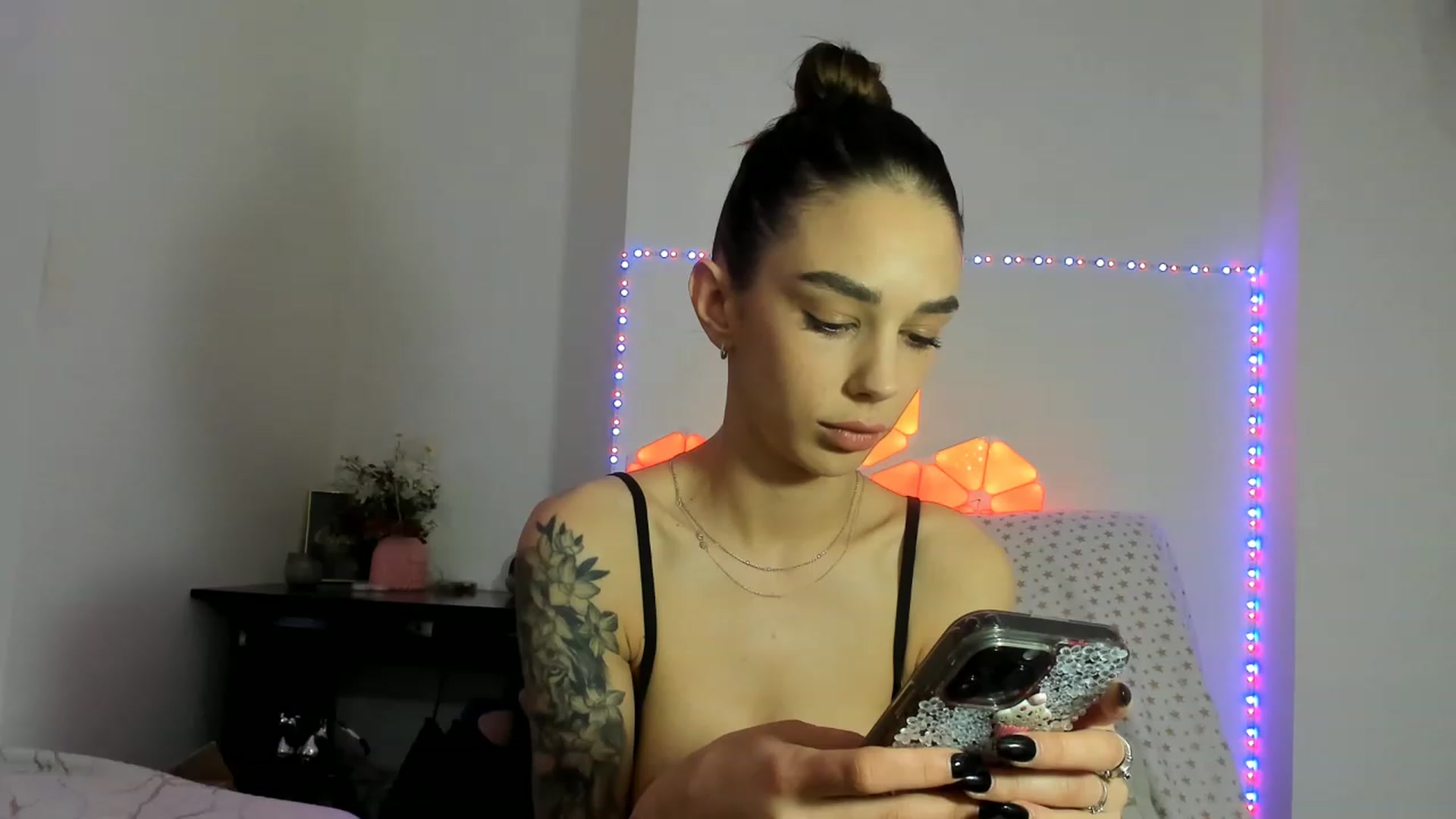 Gallery image thumbnail from Fallingdevil's myfreecams stream on, 02/20/2023, 09:16 image 19 of 20