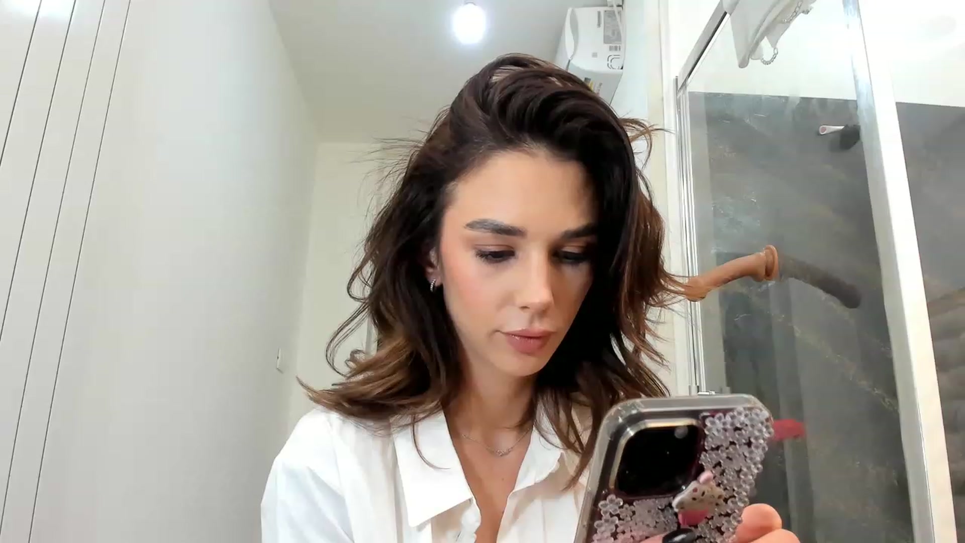 Gallery image thumbnail from Fallingdevil's myfreecams stream on, 02/25/2023, 13:32 image 19 of 20