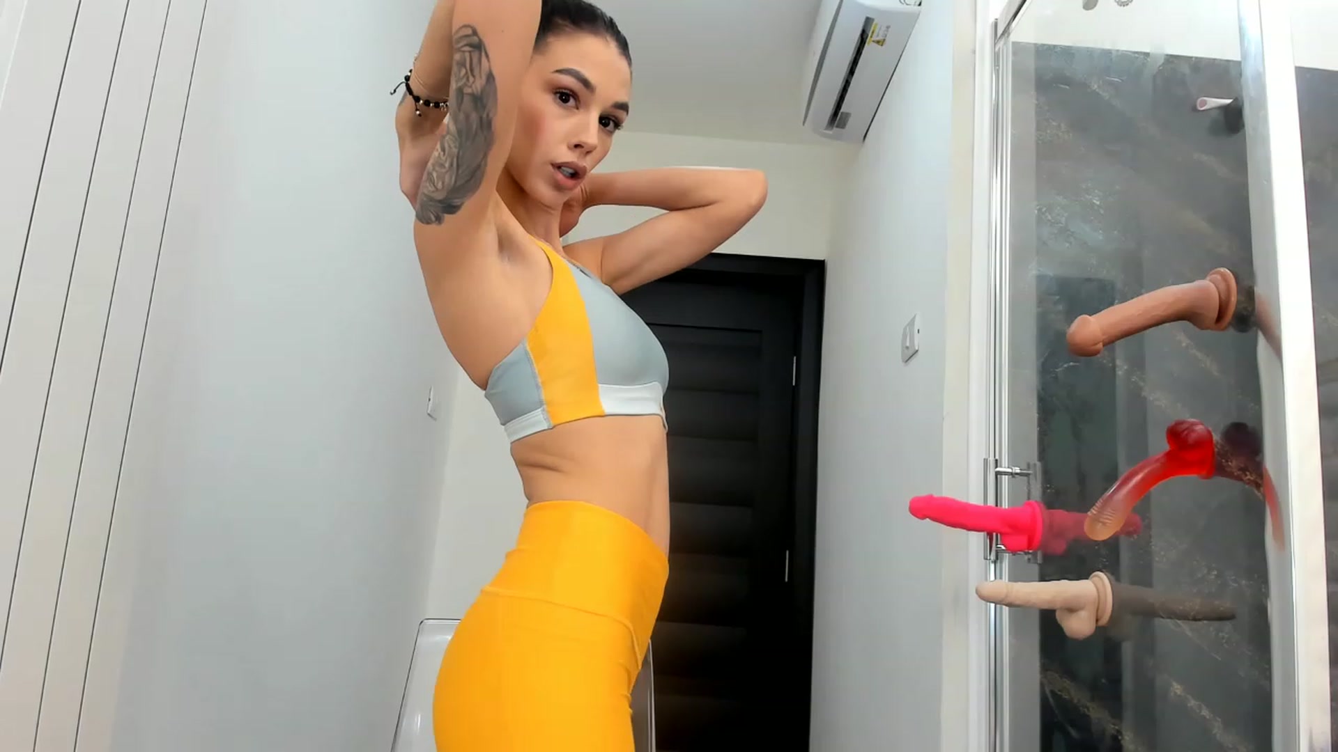 Gallery image thumbnail from Fallingdevil's myfreecams stream on, 02/27/2023, 09:06 image 14 of 20