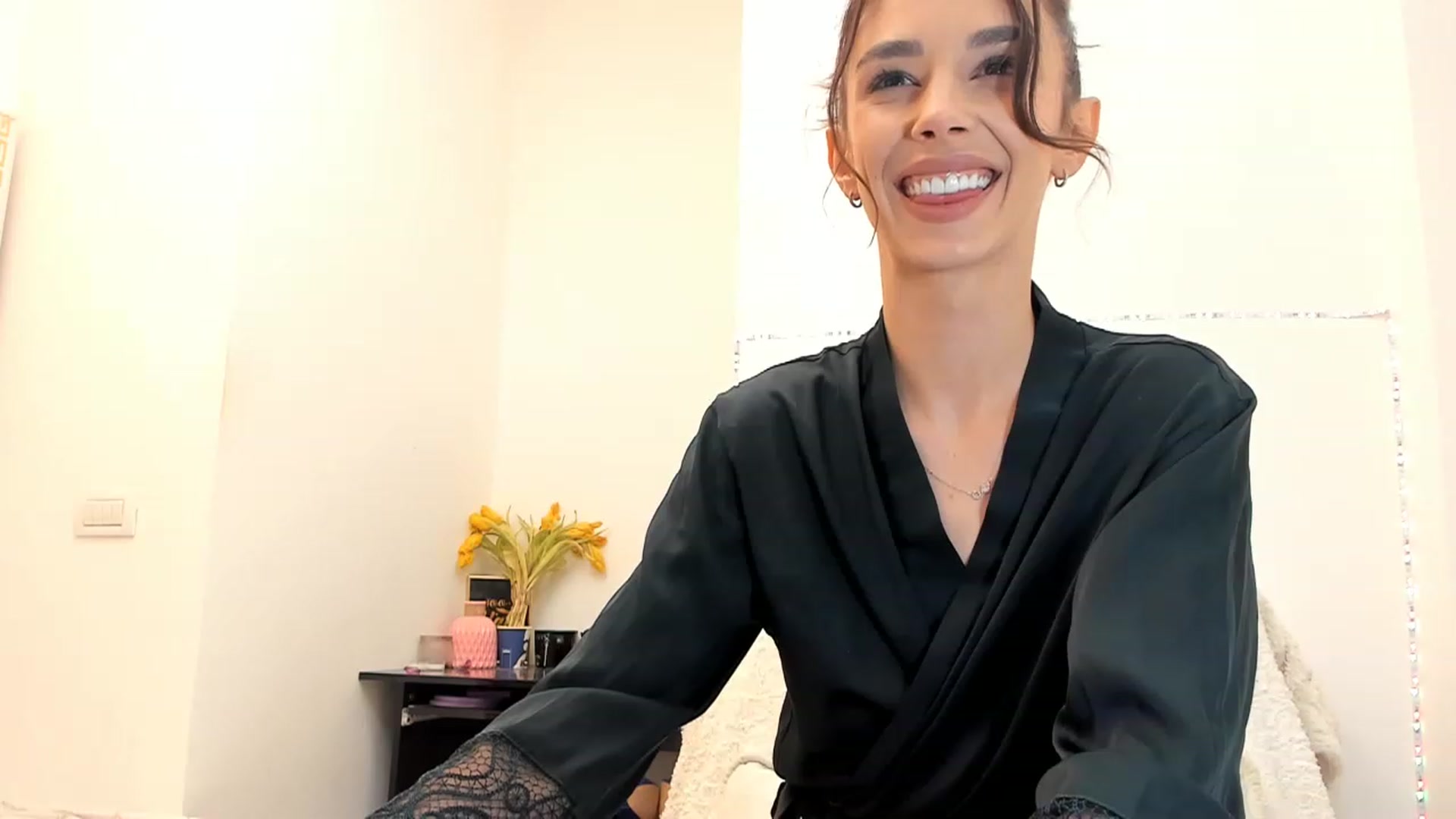Gallery image thumbnail from Fallingdevil's myfreecams stream on, 03/17/2023, 10:27 image 19 of 20