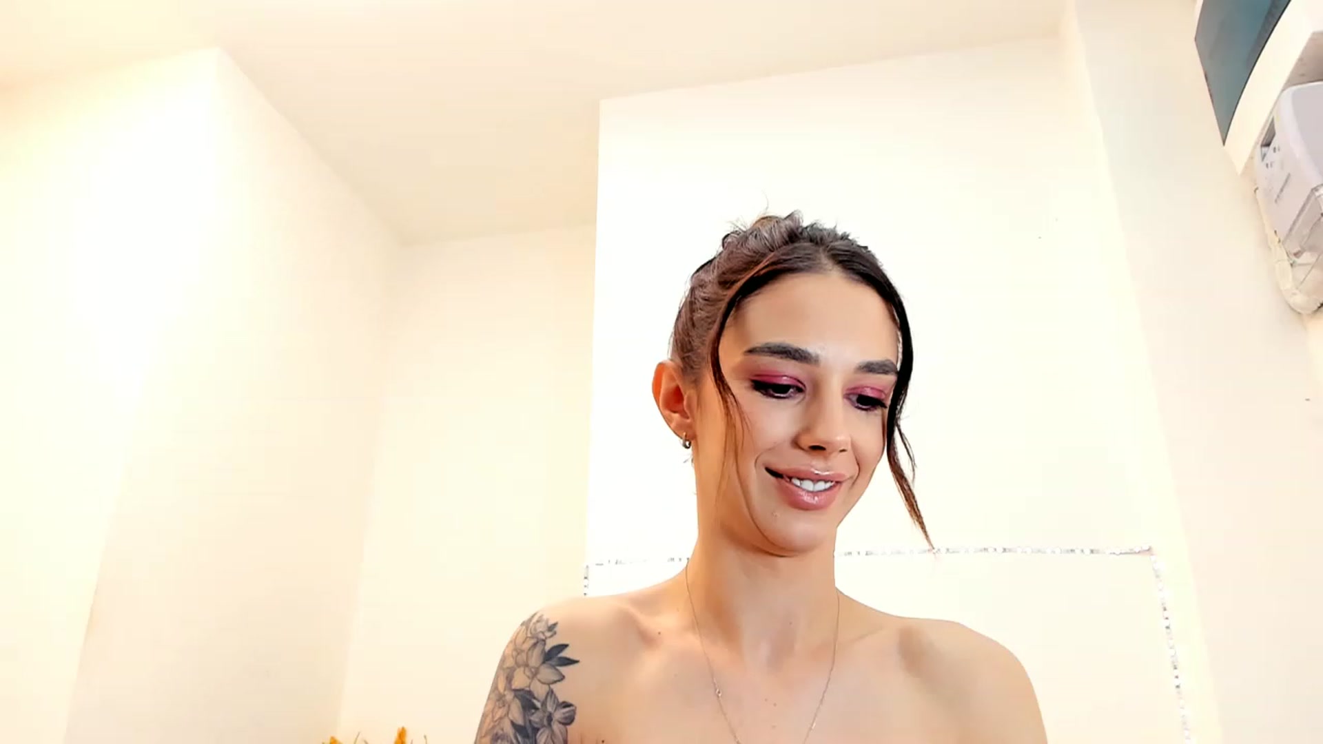 Gallery image thumbnail from Fallingdevil's myfreecams stream on, 03/19/2023, 11:59 image 4 of 20