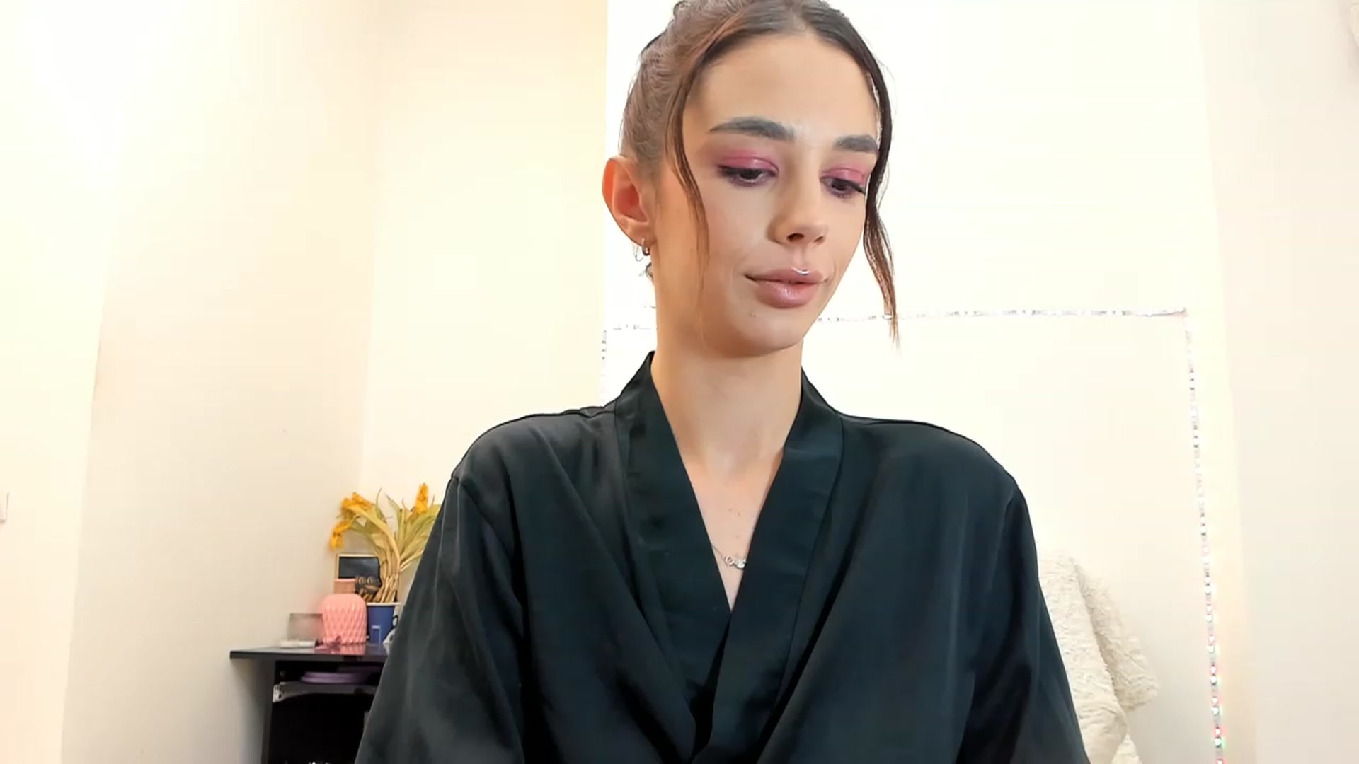 Gallery image thumbnail from Fallingdevil's myfreecams stream on, 03/19/2023, 11:59 image 20 of 20
