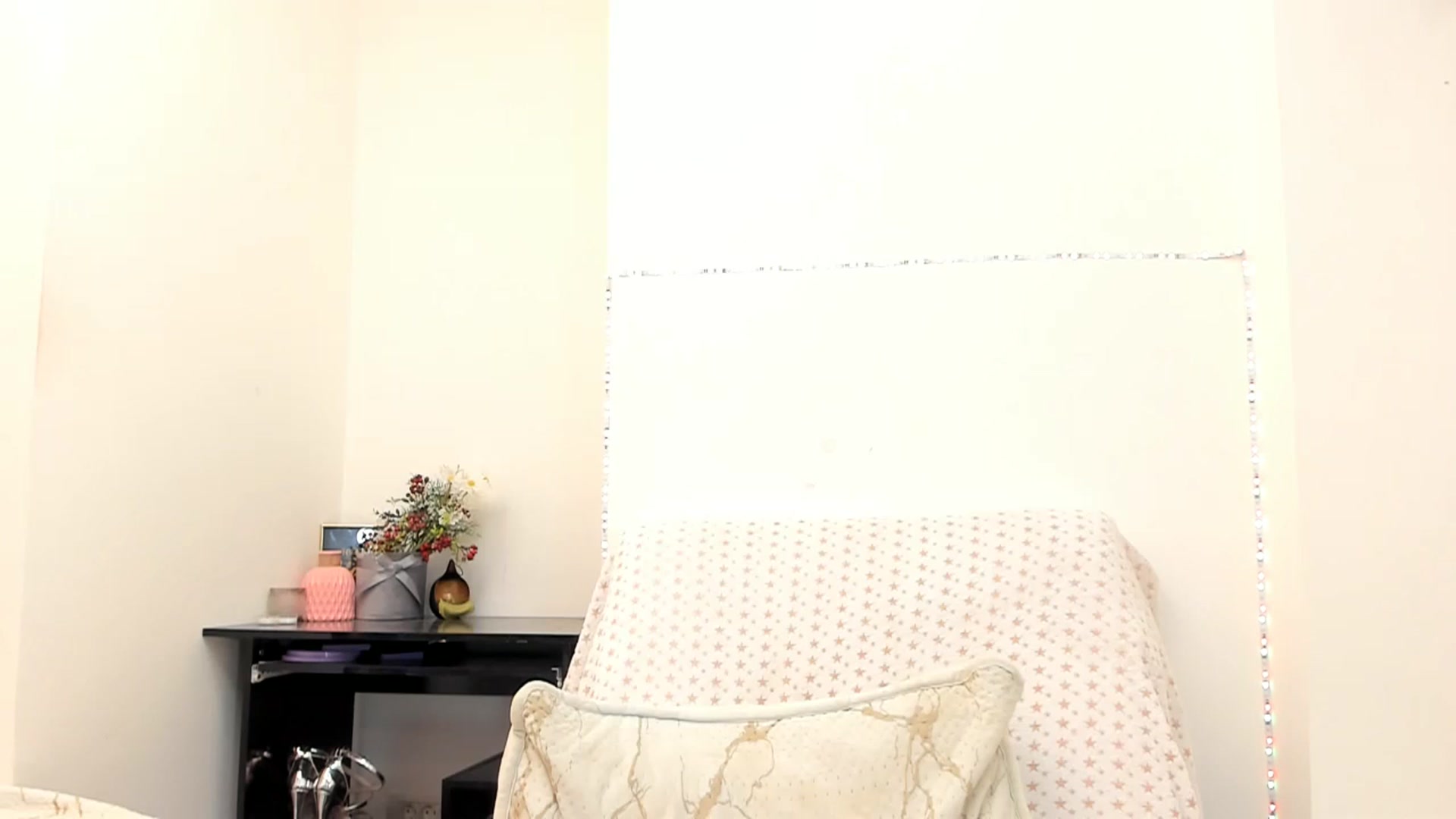 Gallery image thumbnail from Fallingdevil's myfreecams stream on, 03/30/2023, 08:45 image 19 of 20