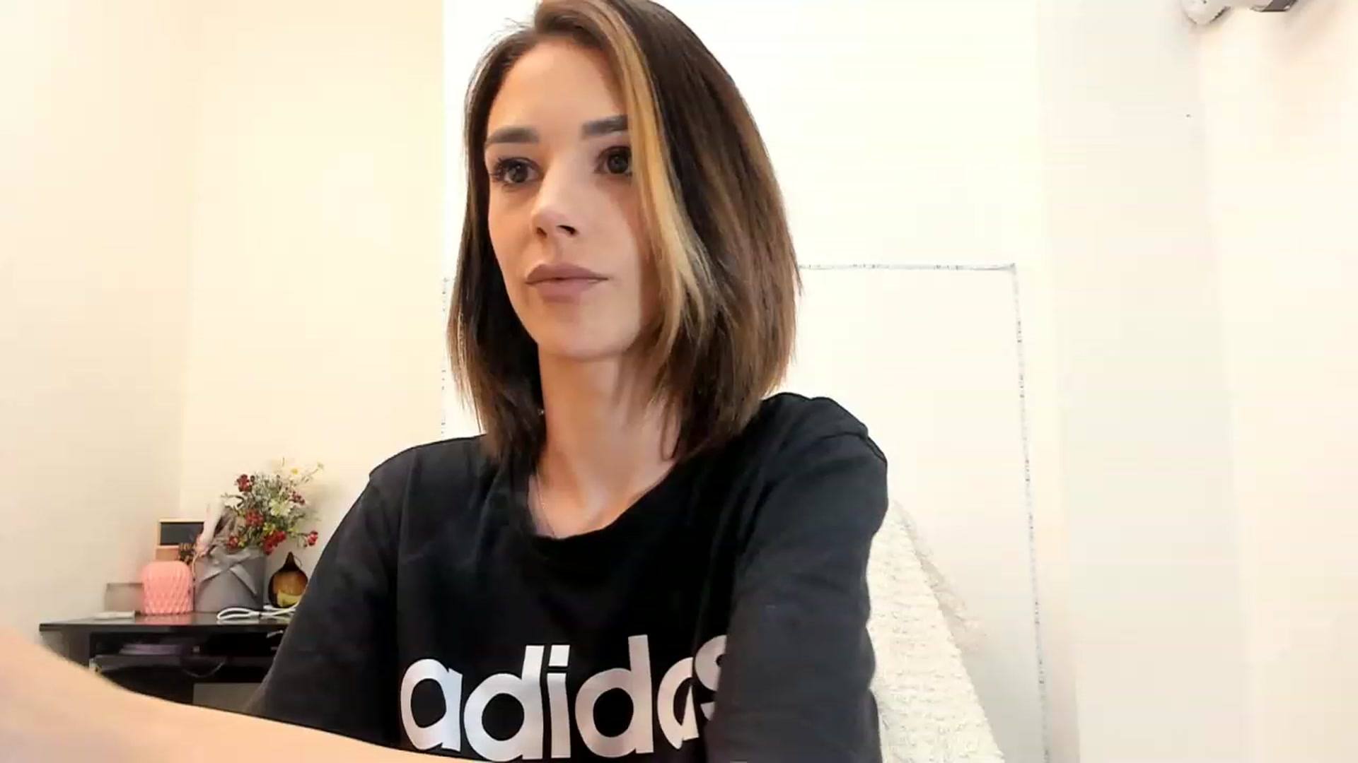 Gallery image thumbnail from Fallingdevil's myfreecams stream on, 04/24/2023, 11:00 image 18 of 20