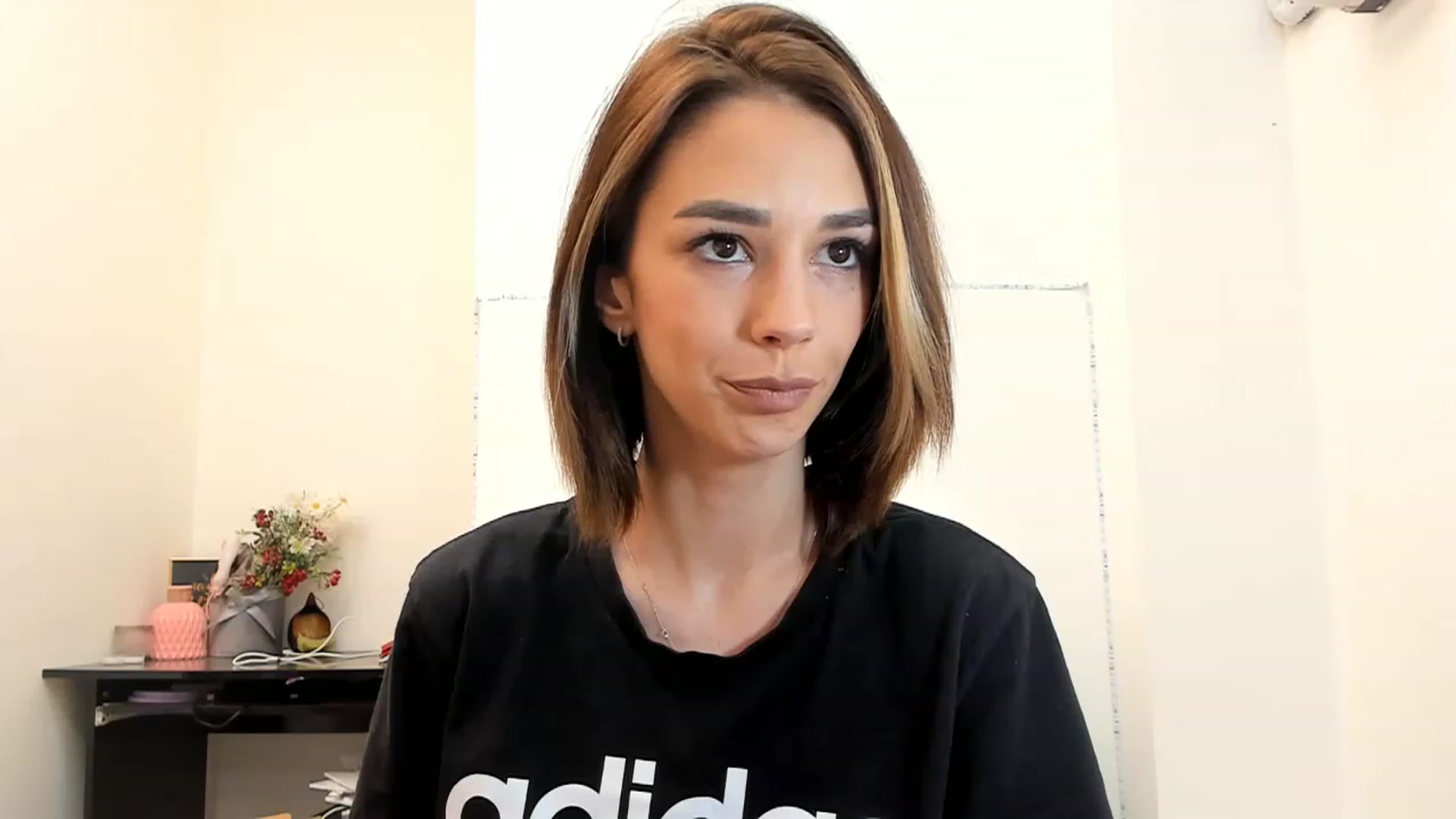 Gallery image thumbnail from Fallingdevil's myfreecams stream on, 04/24/2023, 11:00 image 19 of 20