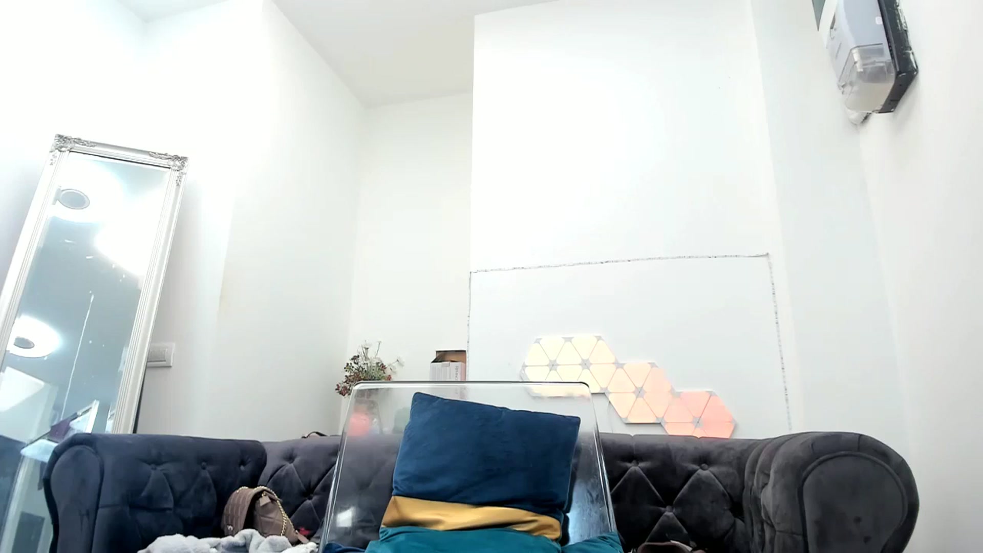 Gallery image thumbnail from Fallingdevil's myfreecams stream on, 10/23/2023, 21:36 image 17 of 20