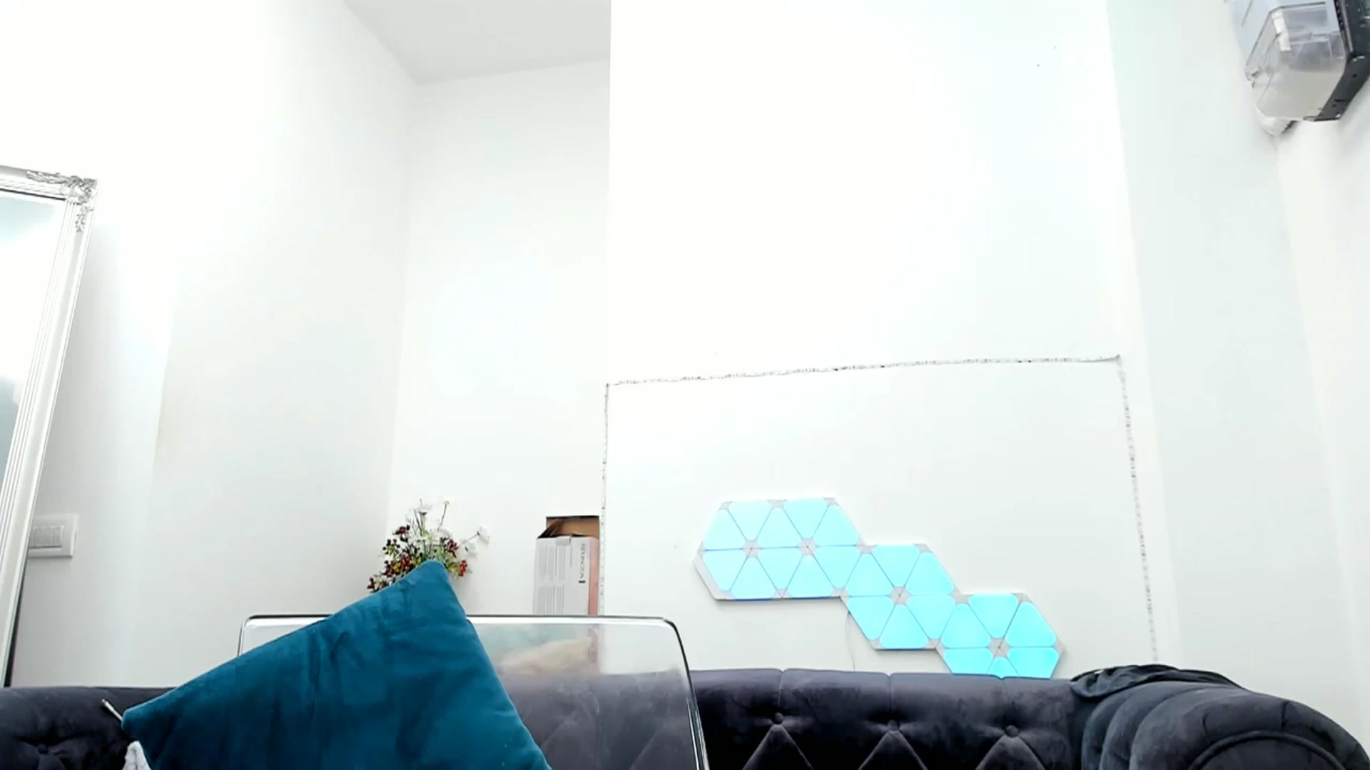 Gallery image thumbnail from Fallingdevil's myfreecams stream on, 10/23/2023, 23:18 image 18 of 20