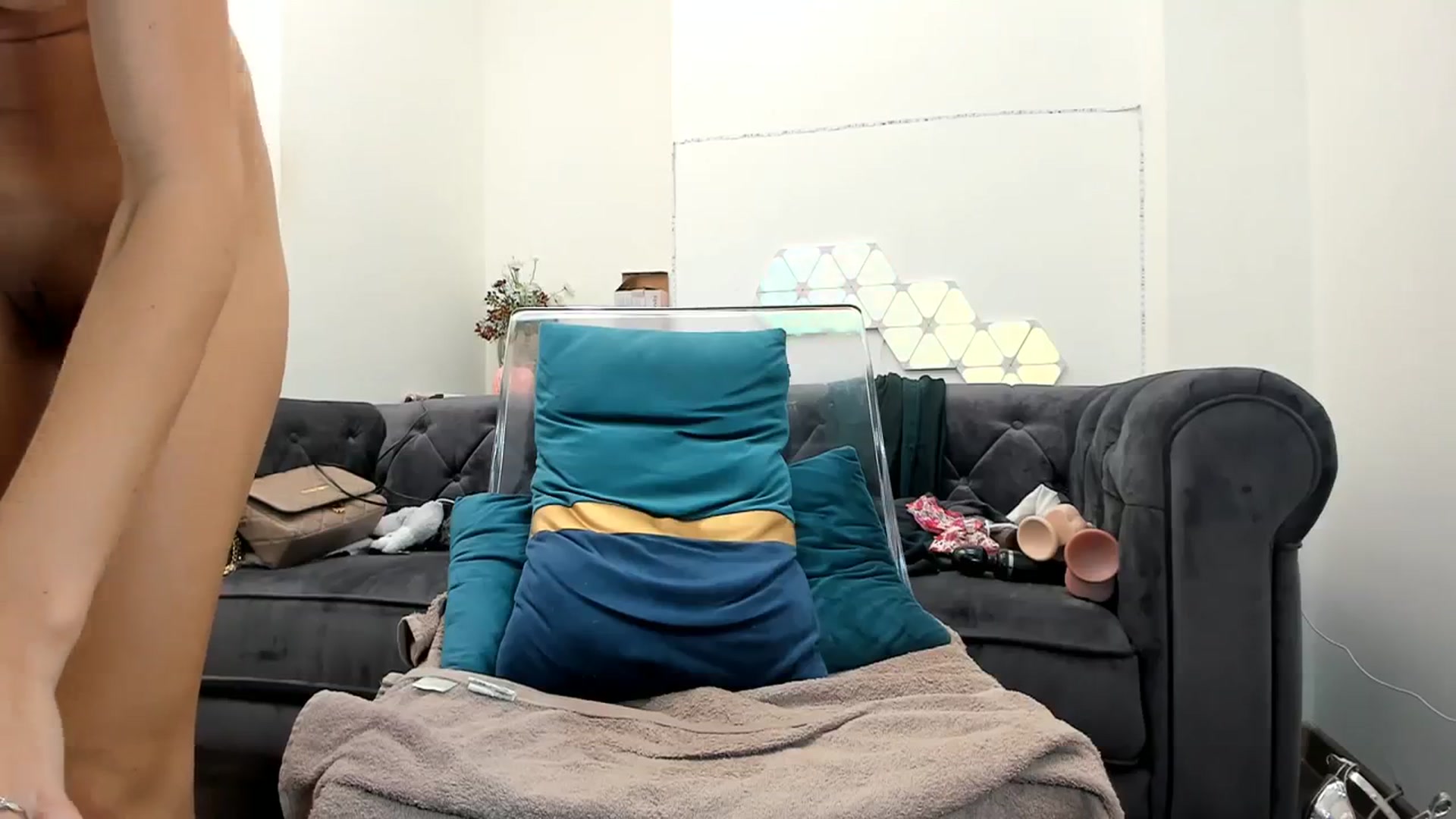 Gallery image thumbnail from Fallingdevil's myfreecams stream on, 10/24/2023, 22:57 image 15 of 20