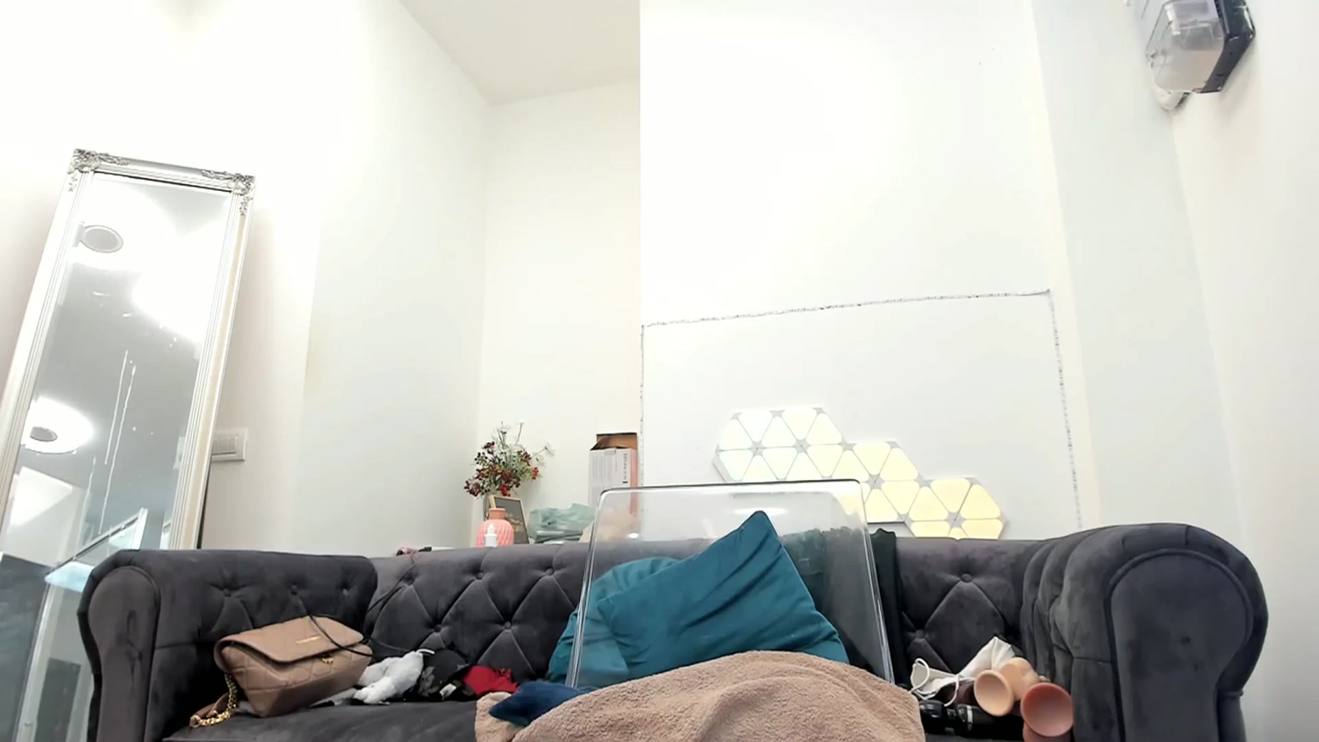 Gallery image thumbnail from Fallingdevil's myfreecams stream on, 10/24/2023, 22:57 image 6 of 20