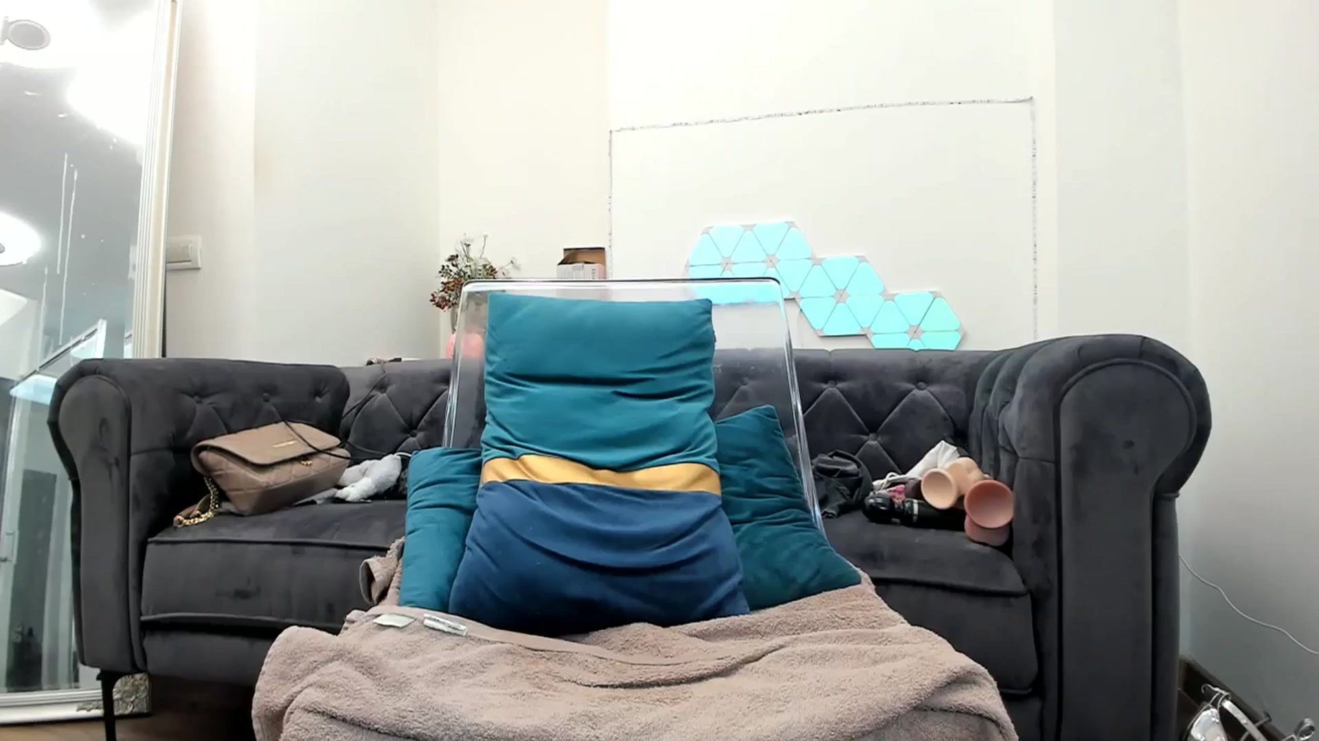Gallery image thumbnail from Fallingdevil's myfreecams stream on, 10/24/2023, 22:57 image 16 of 20