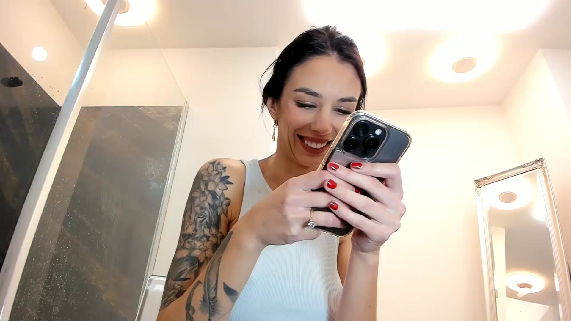 Gallery image thumbnail from Fallingdevil's myfreecams stream on, 01/24/2024, 10:44 image 17 of 20