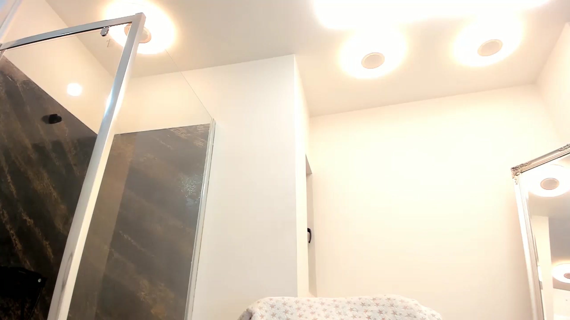 Gallery image thumbnail from Fallingdevil's myfreecams stream on, 02/18/2024, 12:45 image 17 of 20
