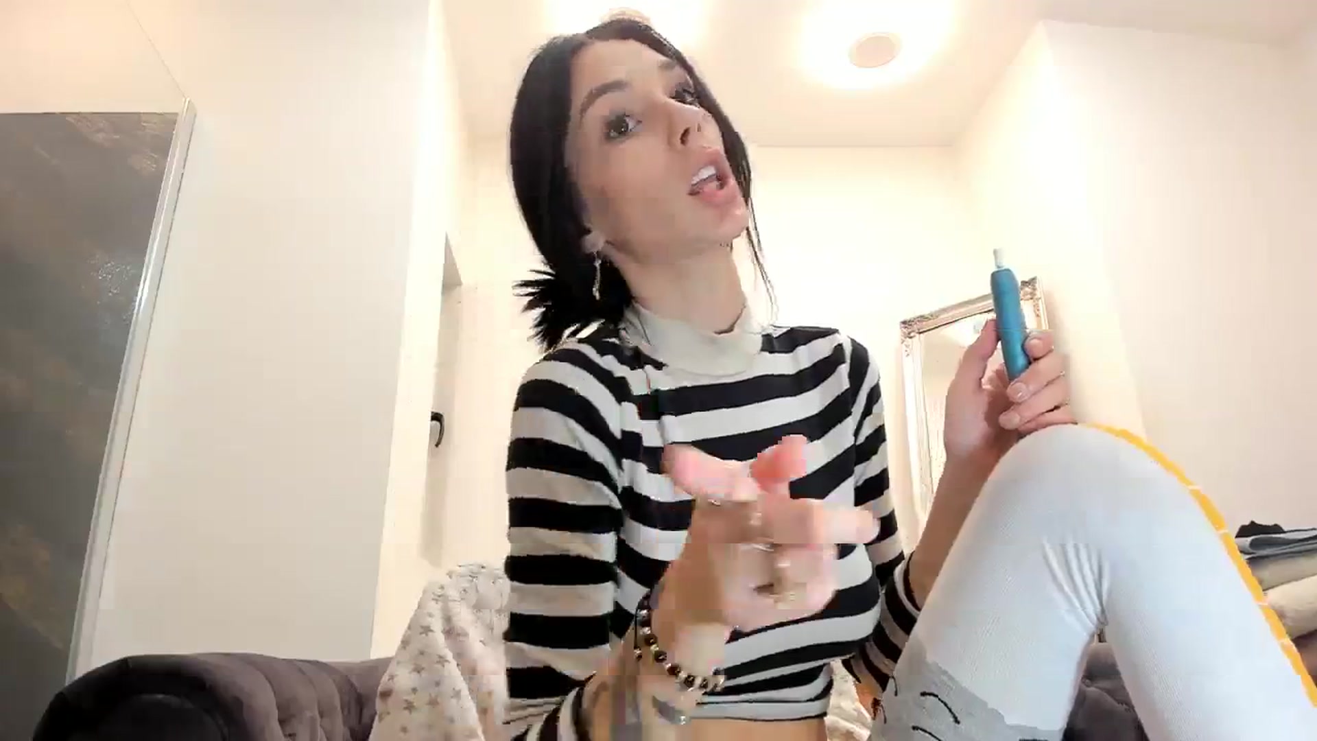 Gallery image thumbnail from Fallingdevil's myfreecams stream on, 03/04/2024, 10:30 image 12 of 20