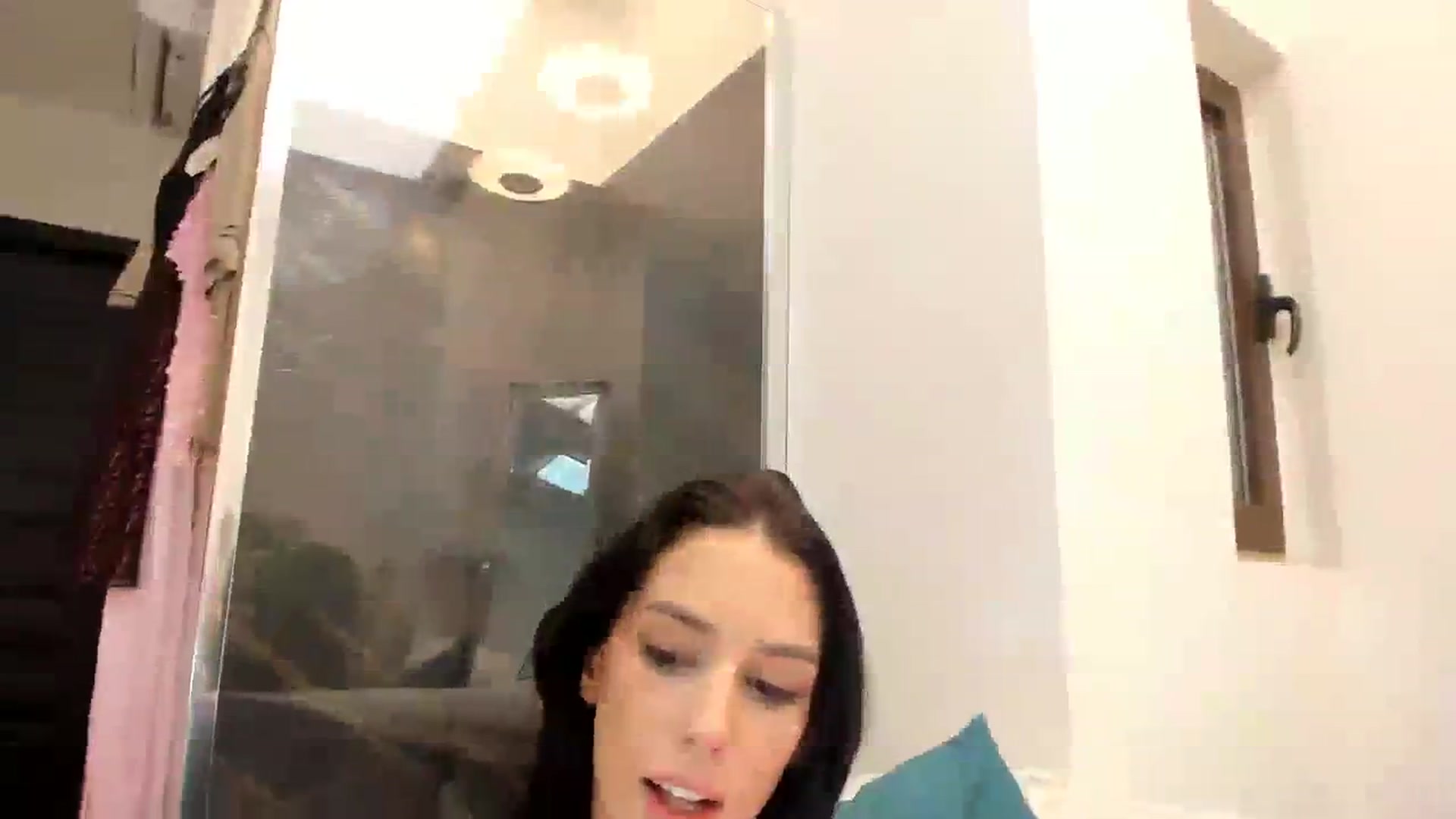 Gallery image thumbnail from Fallingdevil's myfreecams stream on, 04/03/2024, 13:40 image 9 of 20