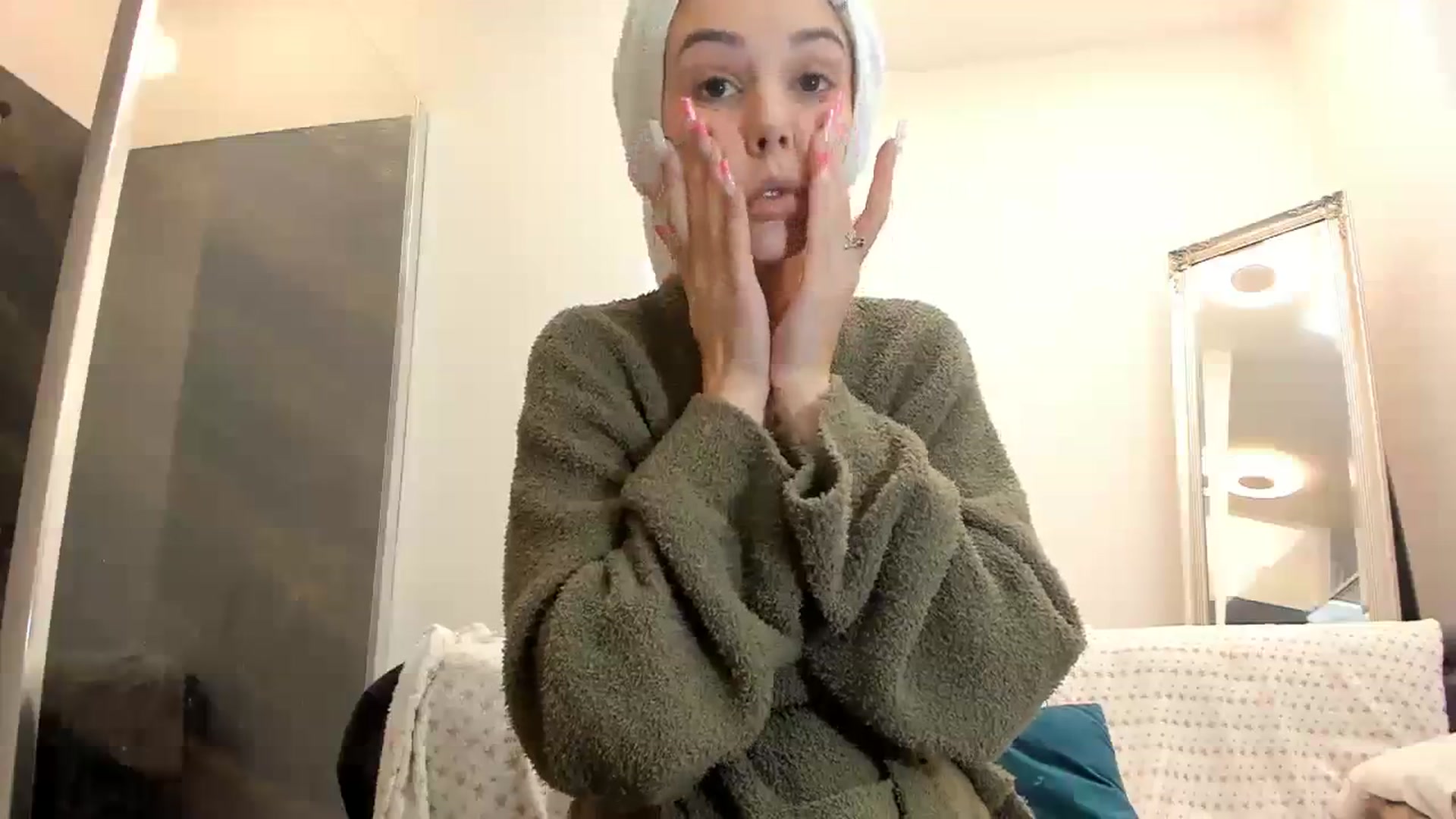 Gallery image thumbnail from Fallingdevil's myfreecams stream on, 04/05/2024, 14:12 image 15 of 20