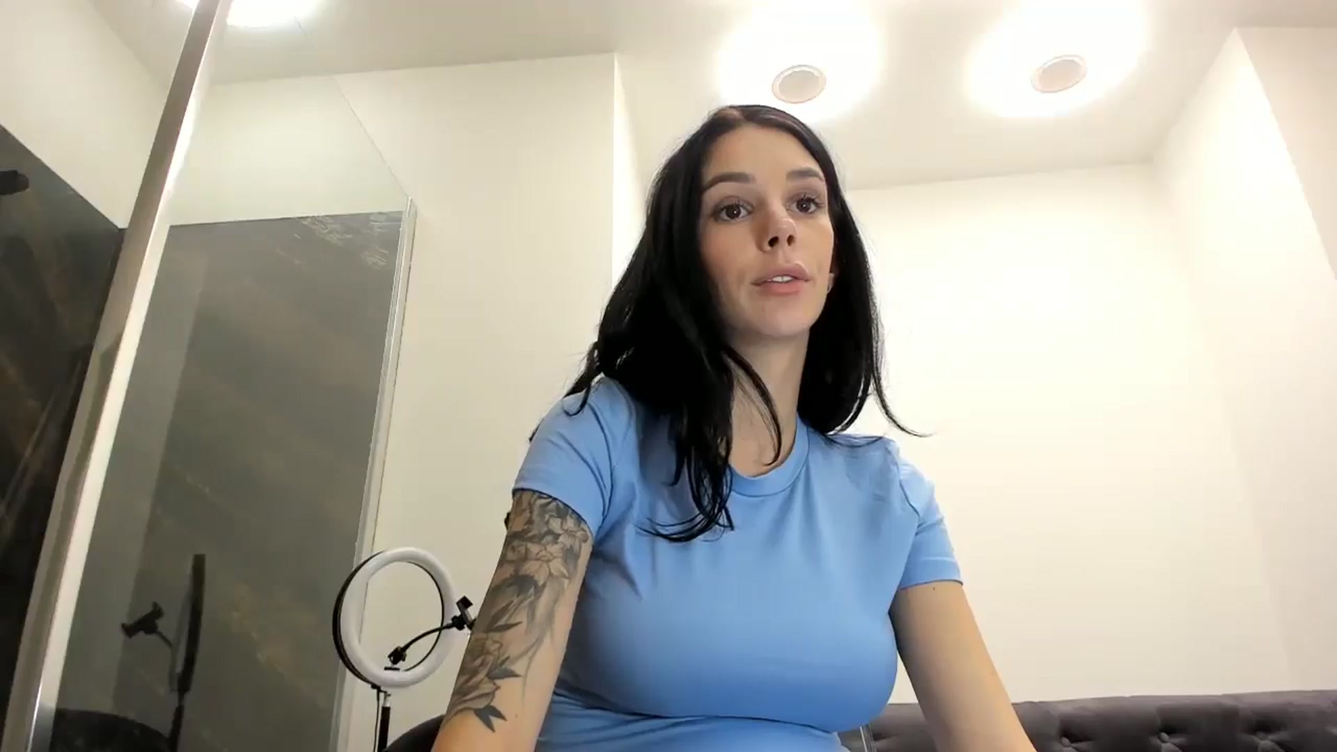 Gallery image thumbnail from Fallingdevil's myfreecams stream on, 06/01/2024, 10:09 image 19 of 20