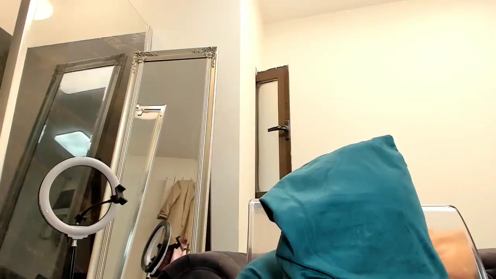 Gallery image thumbnail from Fallingdevil's myfreecams stream on, 06/06/2024, 12:32 image 9 of 20