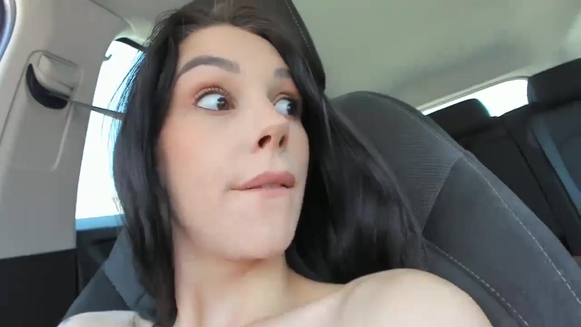 Gallery image thumbnail from Fallingdevil's myfreecams stream on, 06/17/2024, 11:31 image 8 of 20