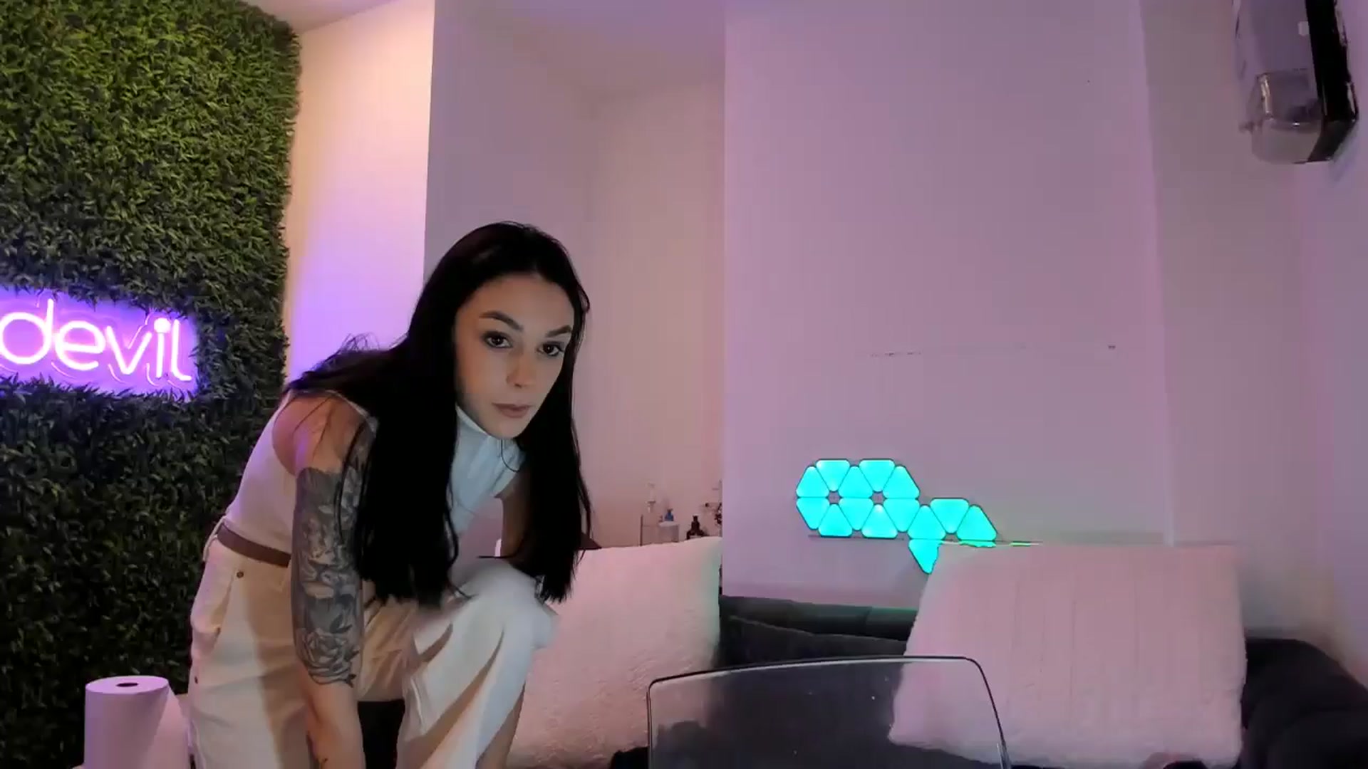 Gallery image thumbnail from Fallingdevil's myfreecams stream on, 11/27/2024, 14:14 image 1 of 20