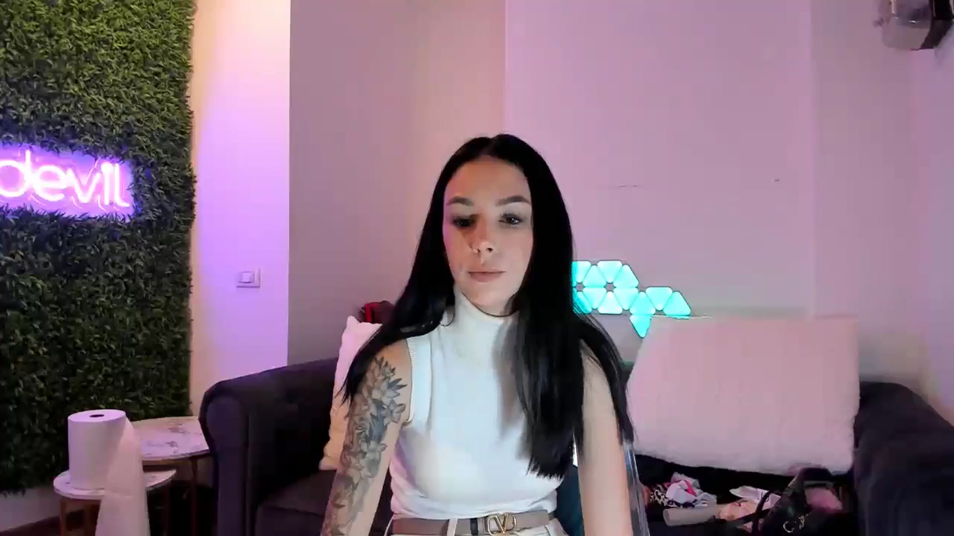 Gallery image thumbnail from Fallingdevil's myfreecams stream on, 11/27/2024, 14:14 image 19 of 20